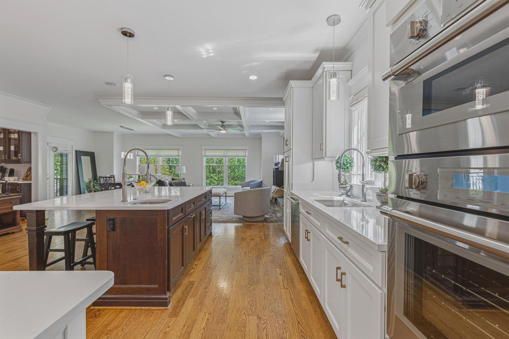 WILLIAMSBURG VILLAGE - Residential