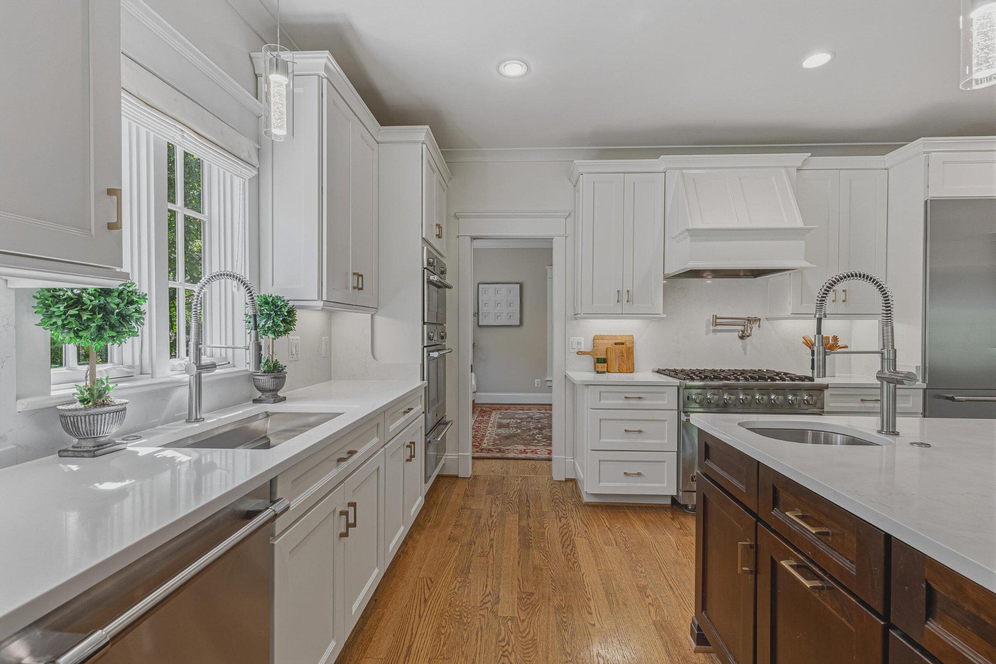 WILLIAMSBURG VILLAGE - Residential