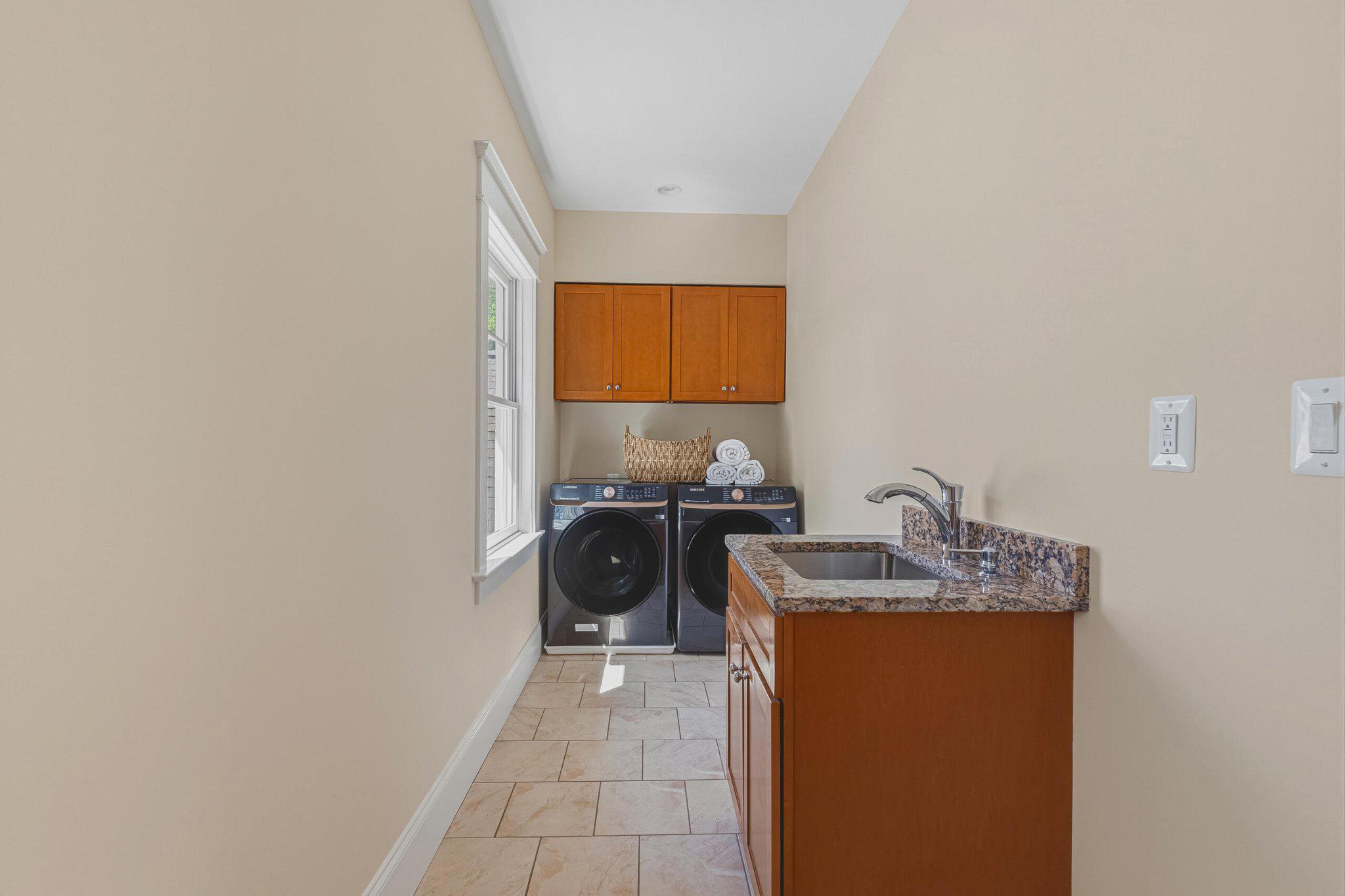 WILLIAMSBURG VILLAGE - Residential