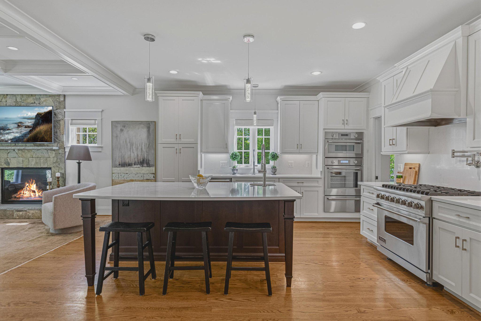 WILLIAMSBURG VILLAGE - Residential