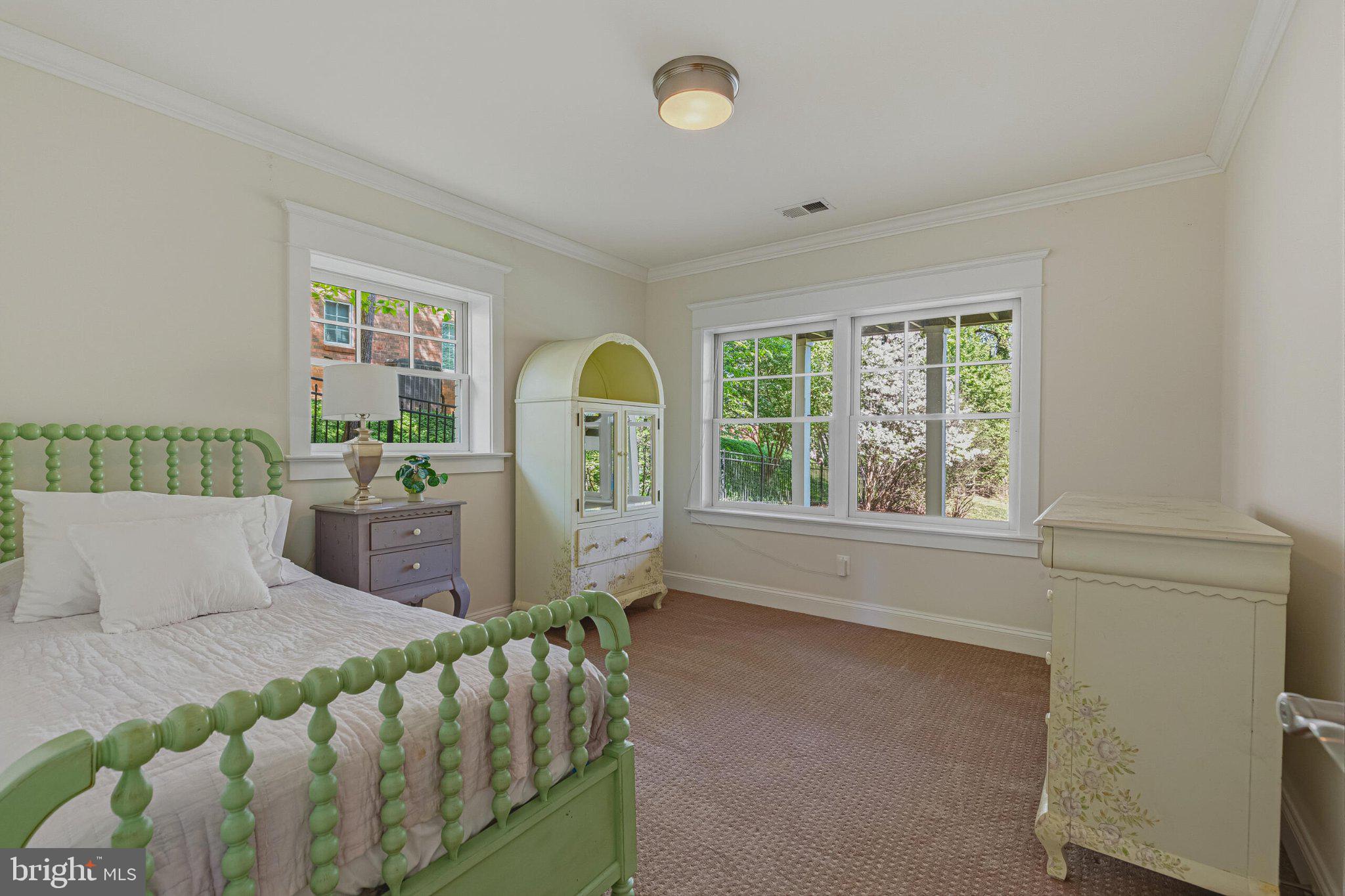 WILLIAMSBURG VILLAGE - Residential