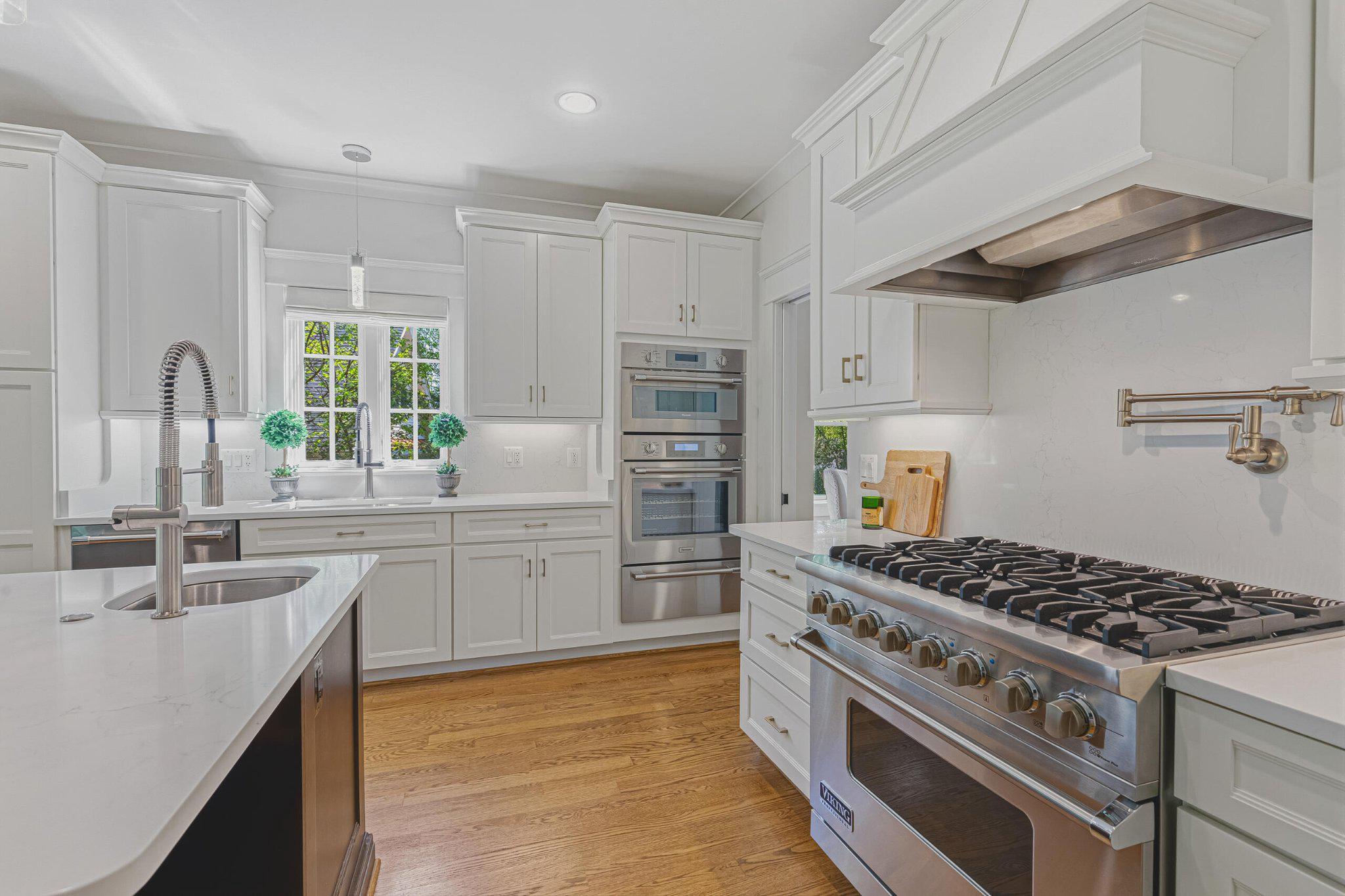 WILLIAMSBURG VILLAGE - Residential