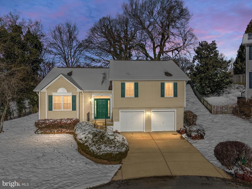 This is a wonderful home in Bayview Hills with many desirable features and updates. The 3 large bedrooms and 3 full baths make it a spacious and comfortable living space. The walk-in closet in the primary bedroom features a "Closet America" organization system. Large eat in kitchen with tall cabinets, stainless steel appliances (2017) and a slider to the rear deck help make this an amazing space for entertaining. Family room on the entry level is bright and open. Extremely large bonus room on the lower level is perfect for homeschooling, a home based business, or a craft room that would be the envy of your group. The room in the basement was previously used as a bedroom but could also be used as a home office. Spacious 2-car garage as well as a massive storage area under the home's entry level family room. Extensive landscaping in both the front and backyard create convenience and privacy. The lower level is a walkout to both the garage and the rear entrance. The home has two 200 AMP electrical panels, an architectural shingle roof that was replaced in 2018, an electric A&O Smith 50 gallon water heater and a Carrier heat pump that was replaced in 2018.

The quiet cul de sac is the perfect complement for this home's yard for riding bikes, playing catch, peaceful walks and so much more. Make sure you view the 3-D walk-through tour.