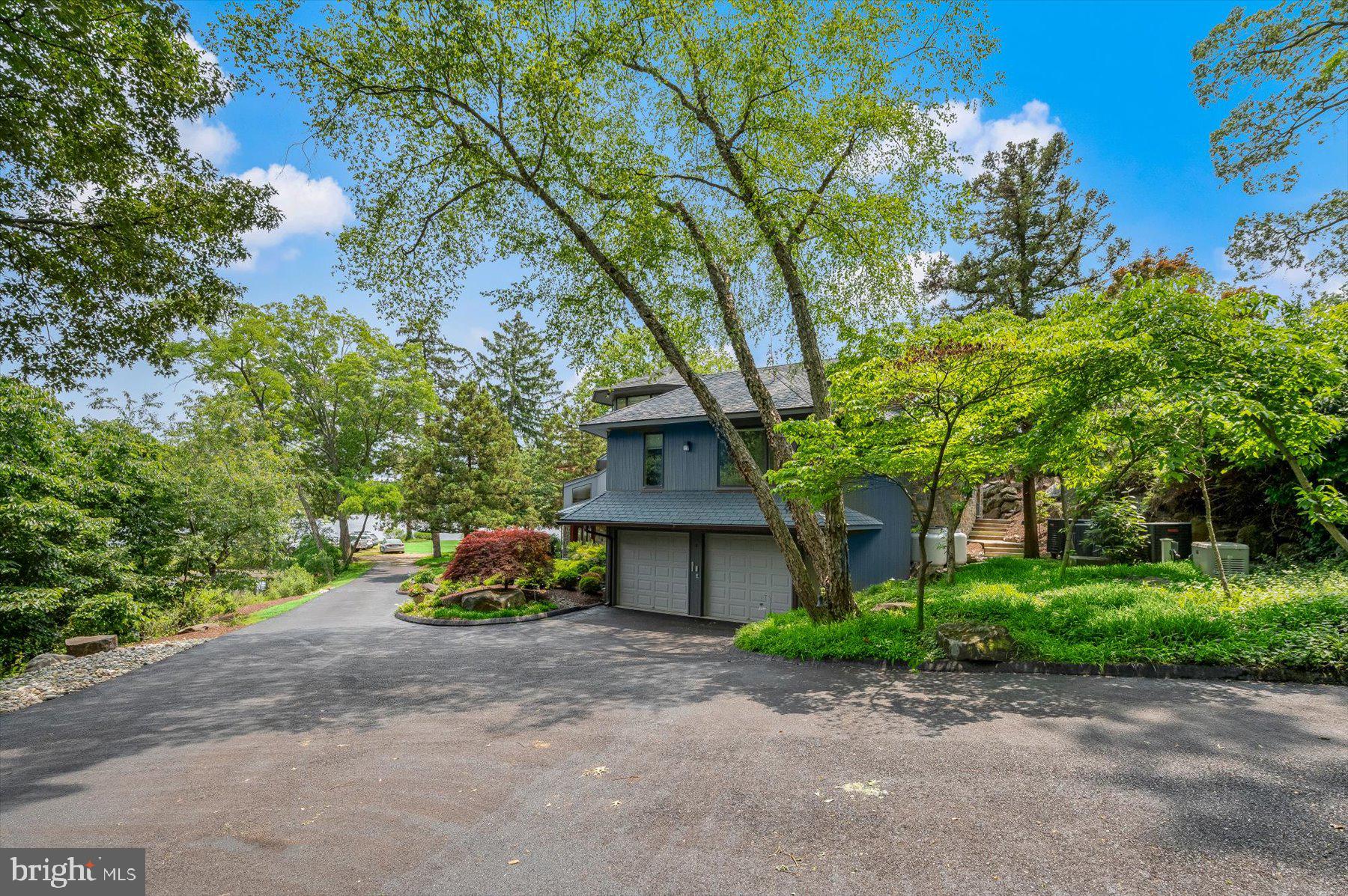 601 LAKELAND ROAD S