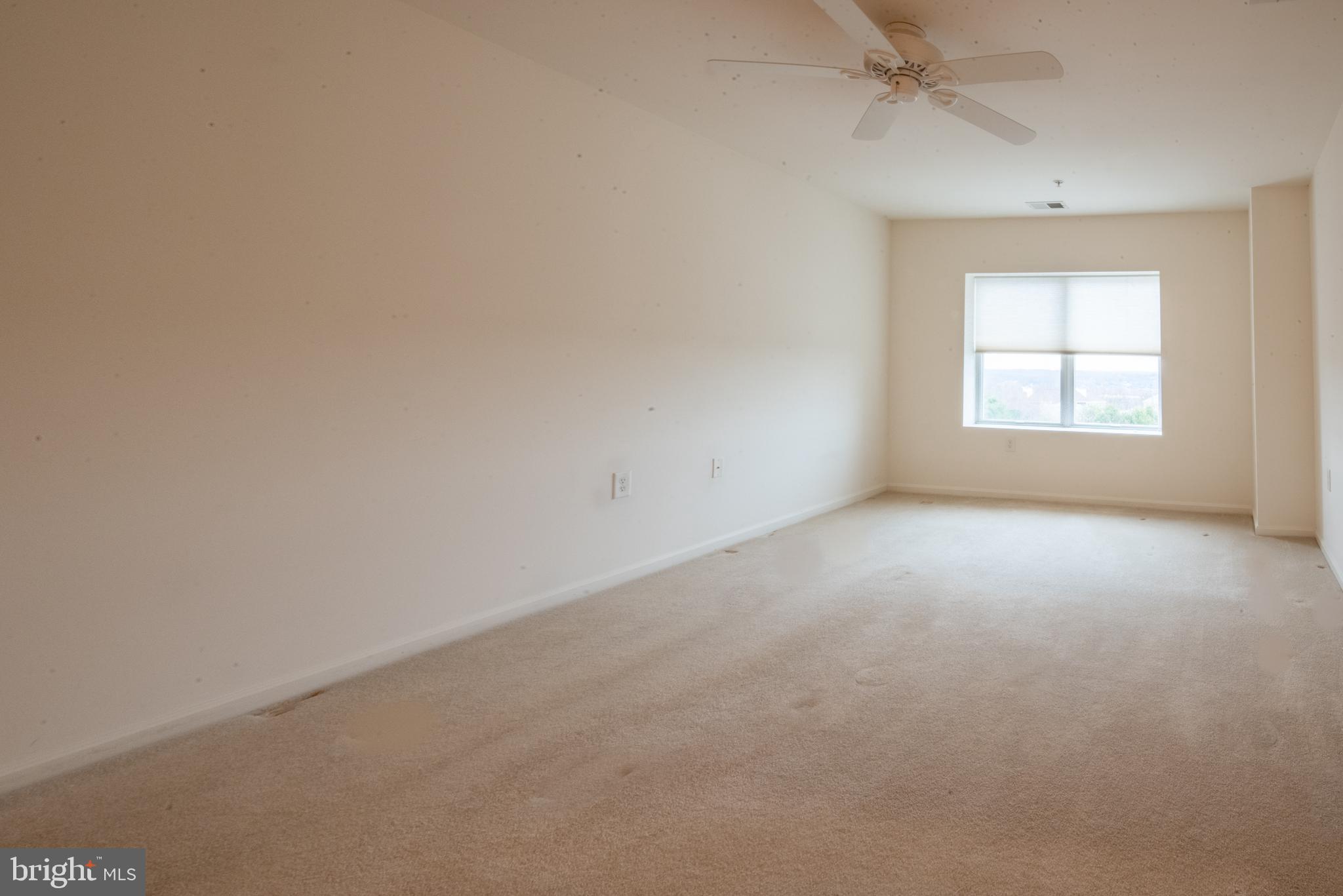 ROUNDWOOD RIDGE - Residential Lease