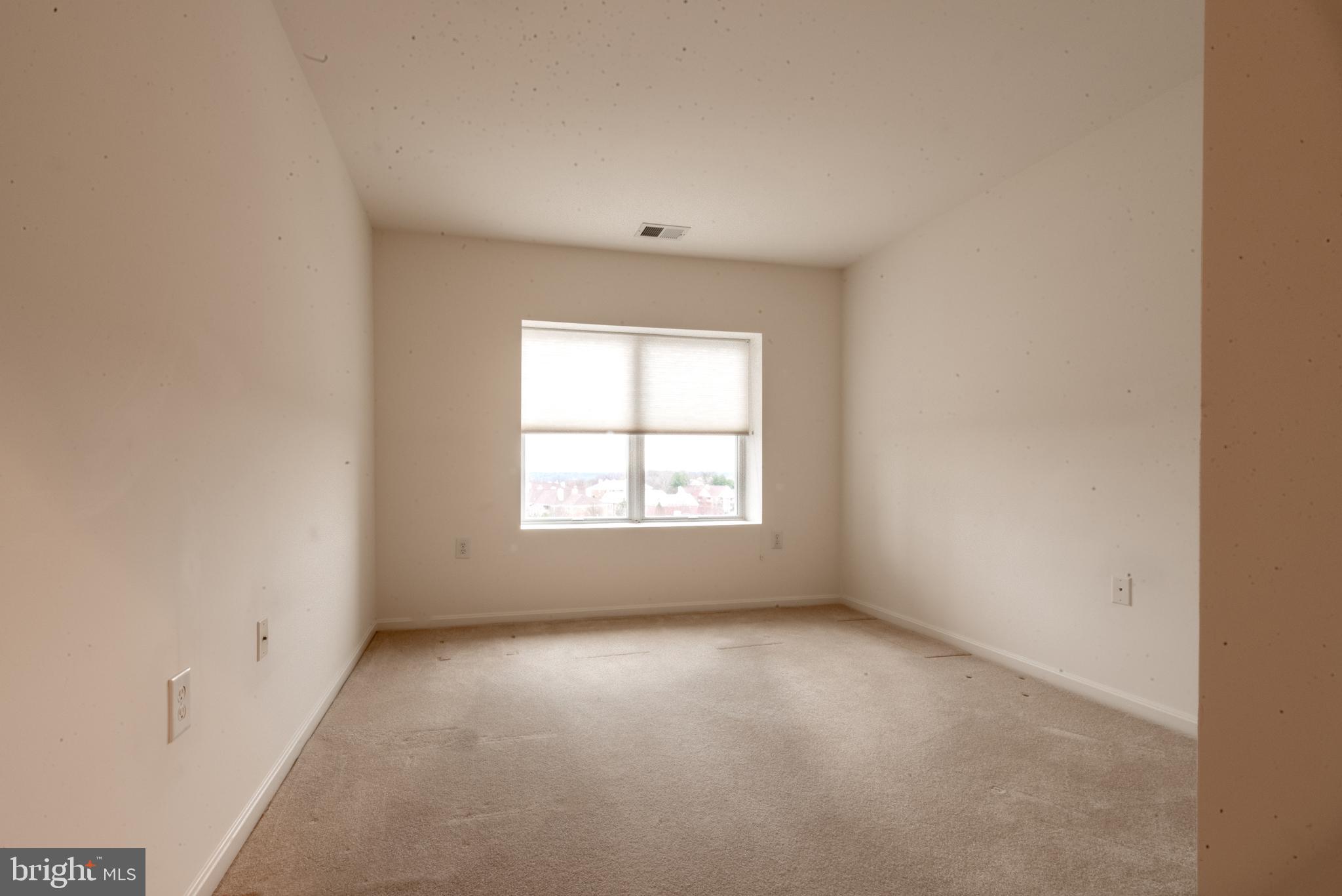 ROUNDWOOD RIDGE - Residential Lease