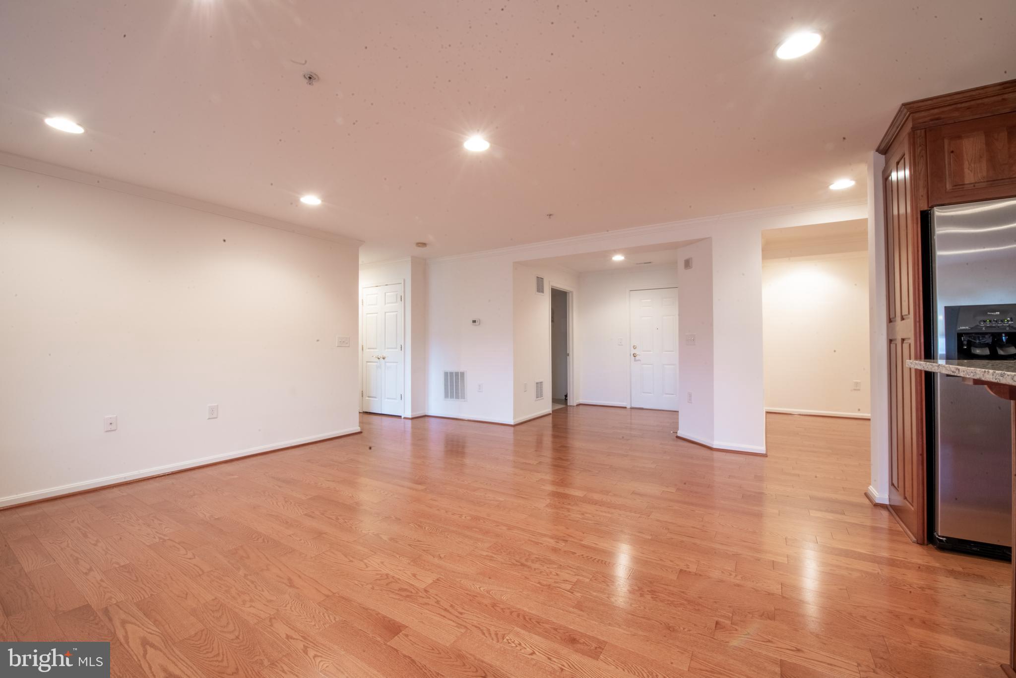 ROUNDWOOD RIDGE - Residential Lease