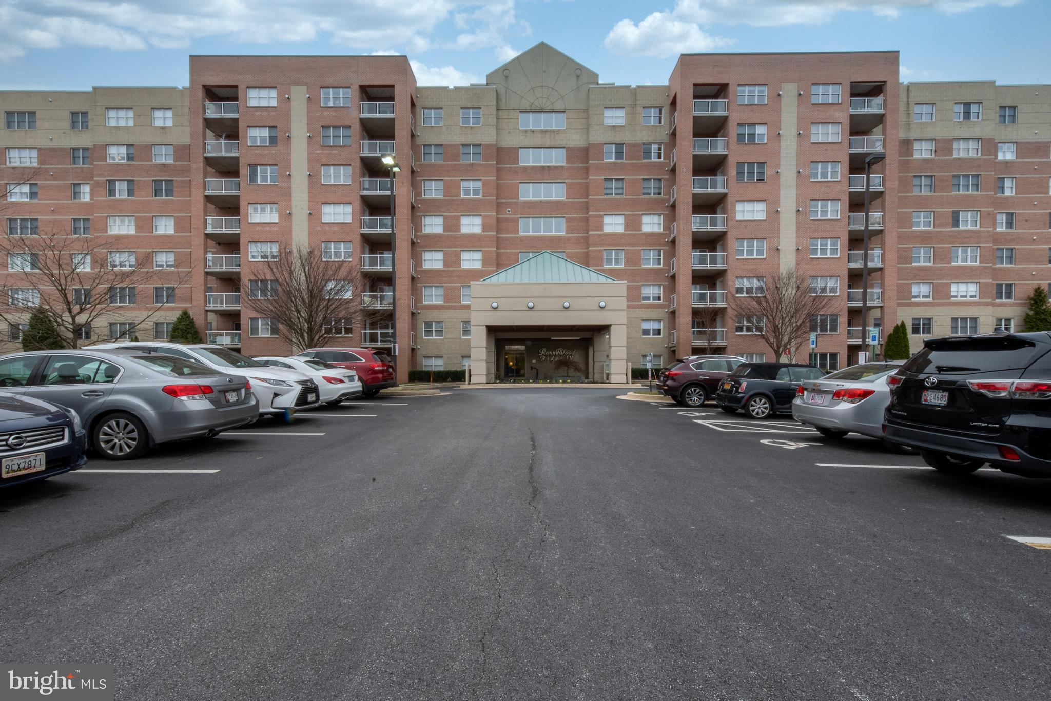 ROUNDWOOD RIDGE - Residential Lease