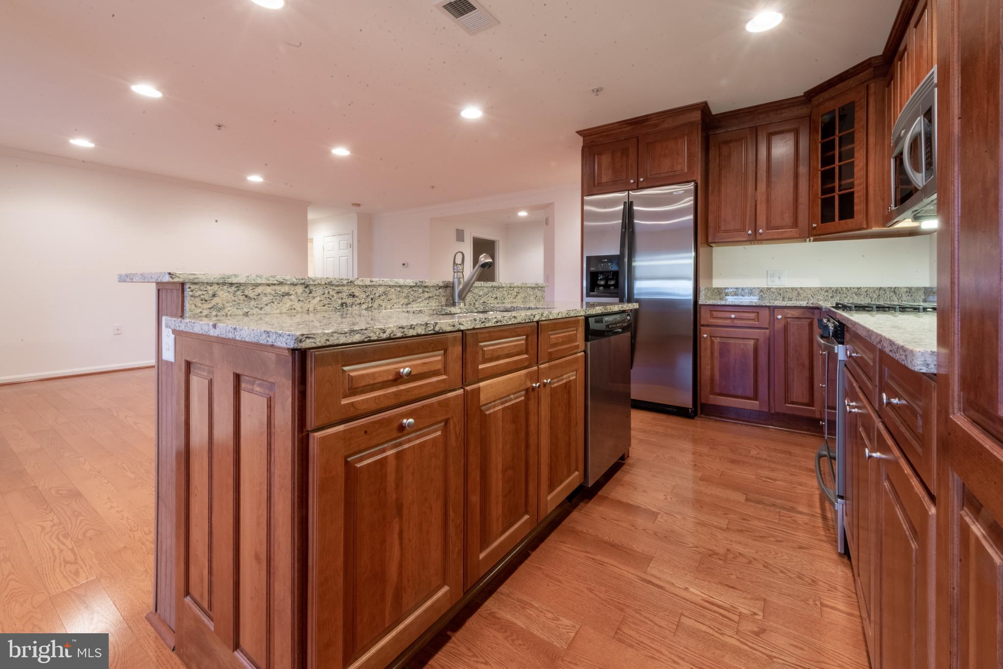 ROUNDWOOD RIDGE - Residential Lease