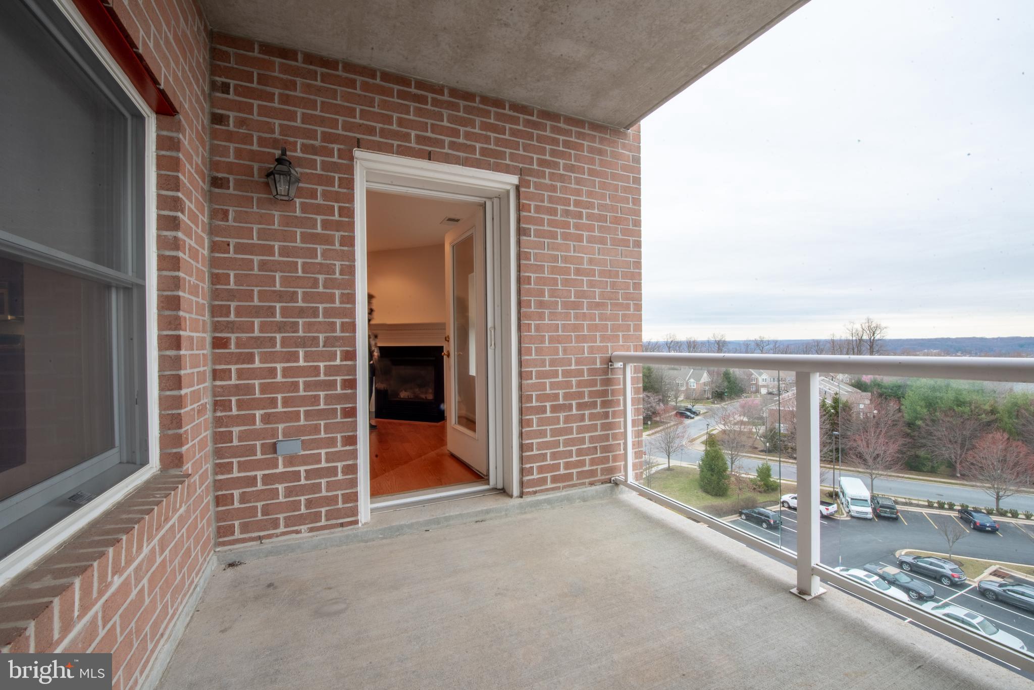 ROUNDWOOD RIDGE - Residential Lease