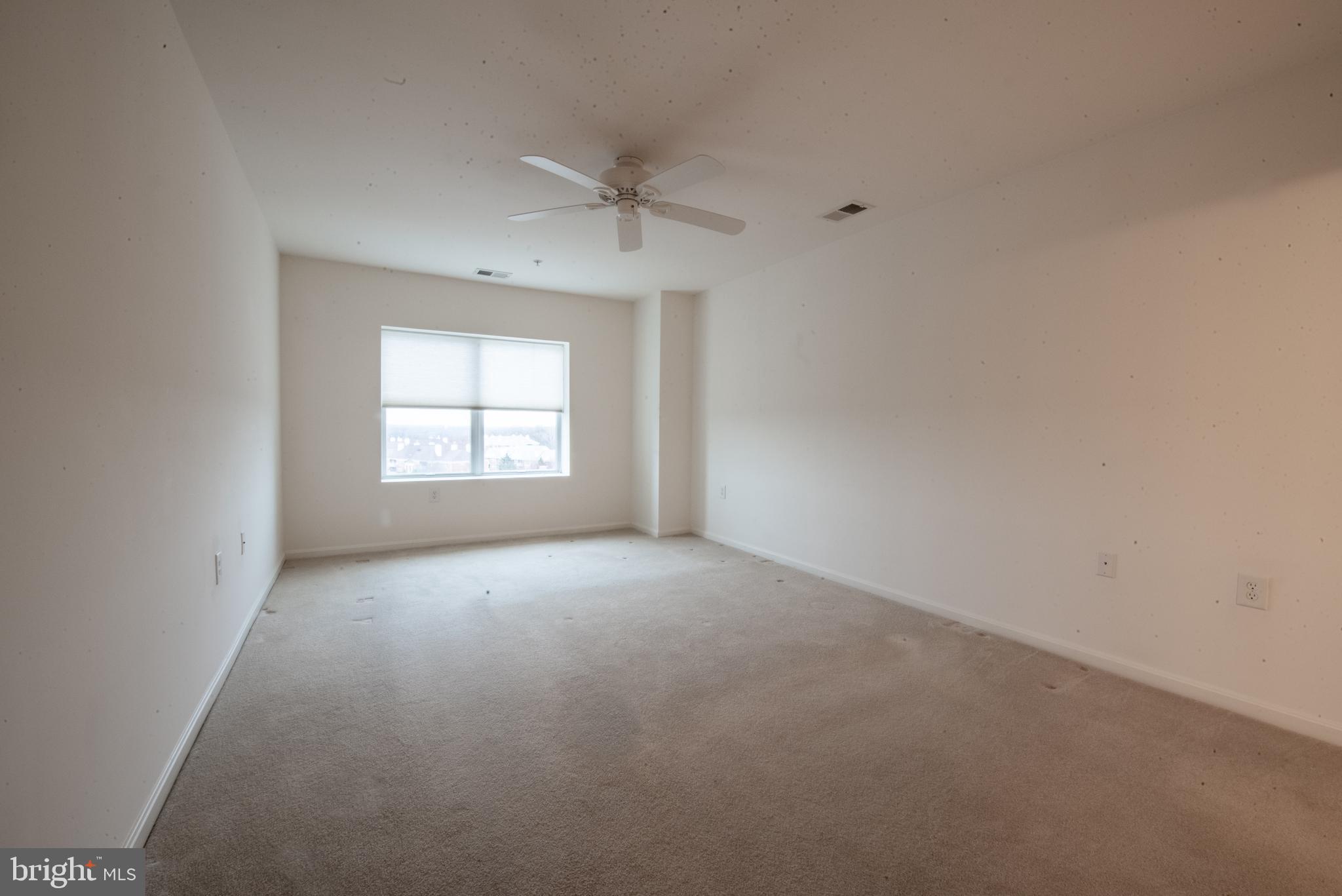 ROUNDWOOD RIDGE - Residential Lease