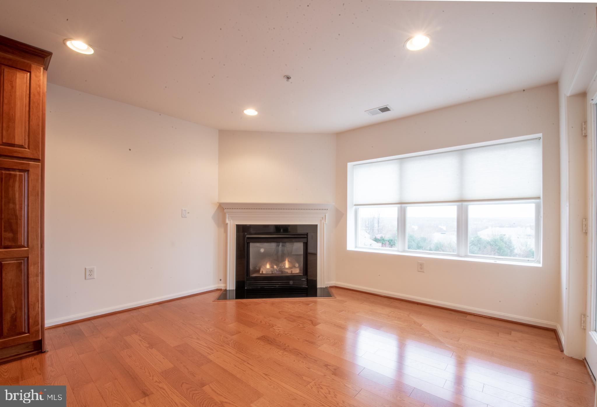 ROUNDWOOD RIDGE - Residential Lease