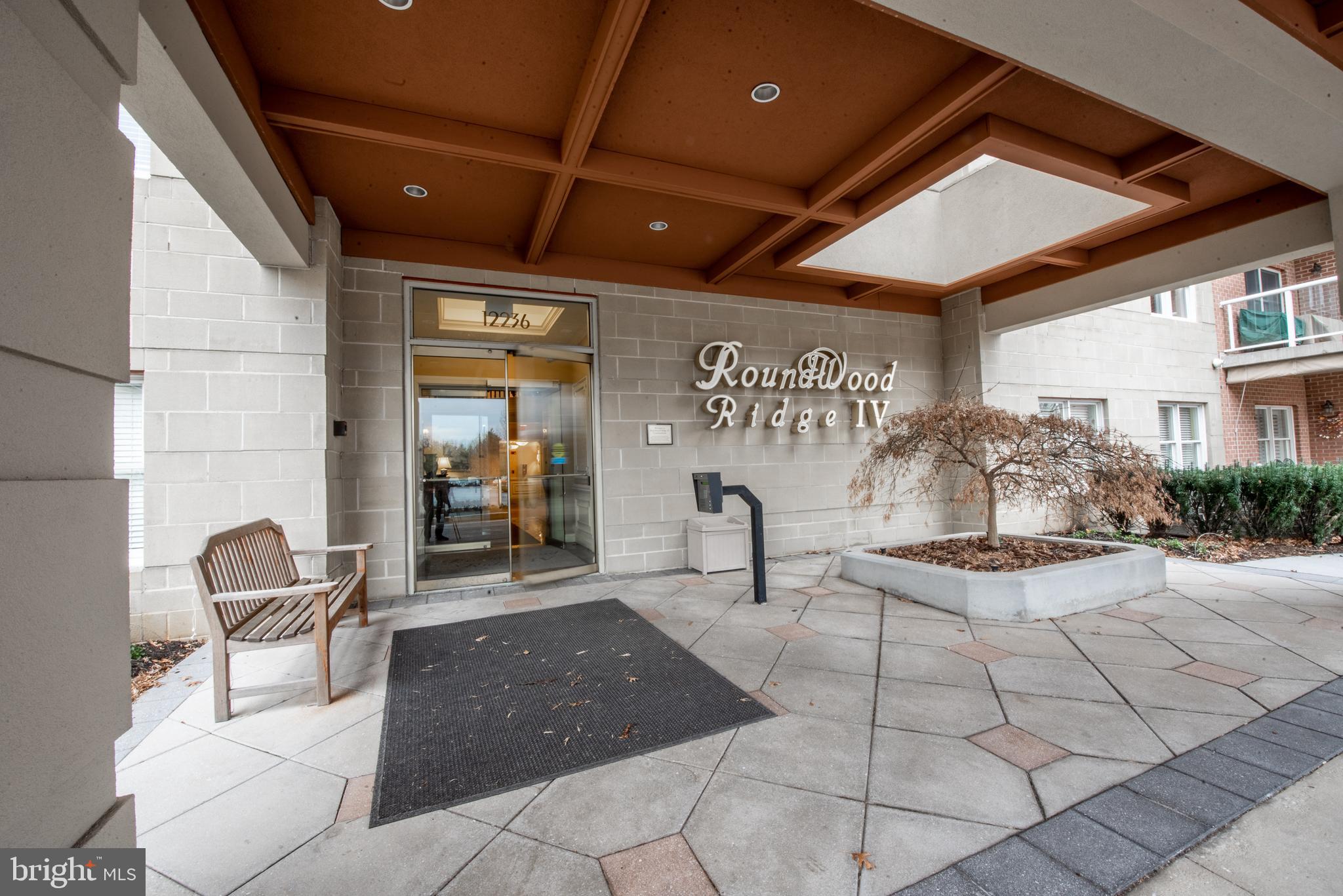 ROUNDWOOD RIDGE - Residential Lease