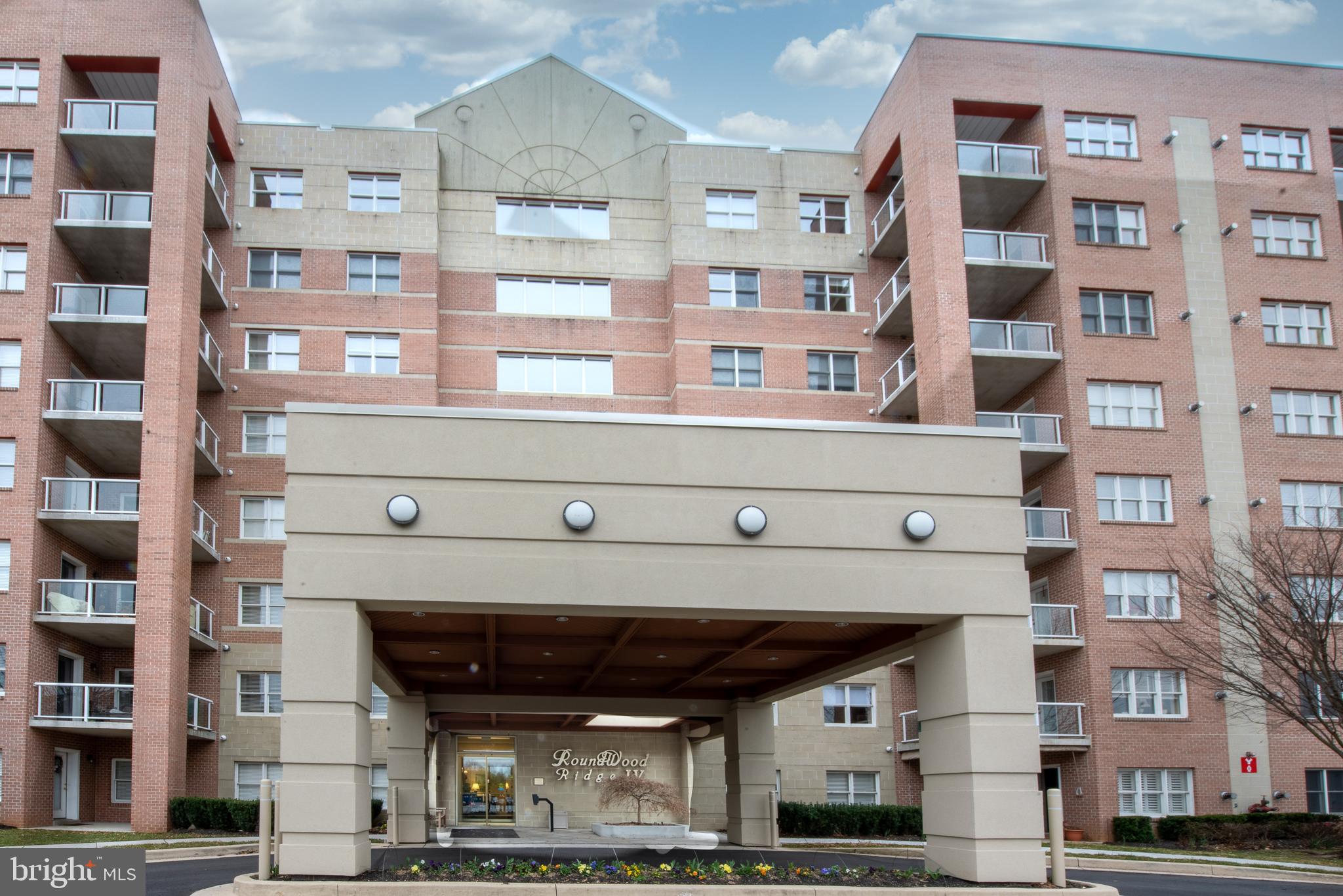 ROUNDWOOD RIDGE - Residential Lease