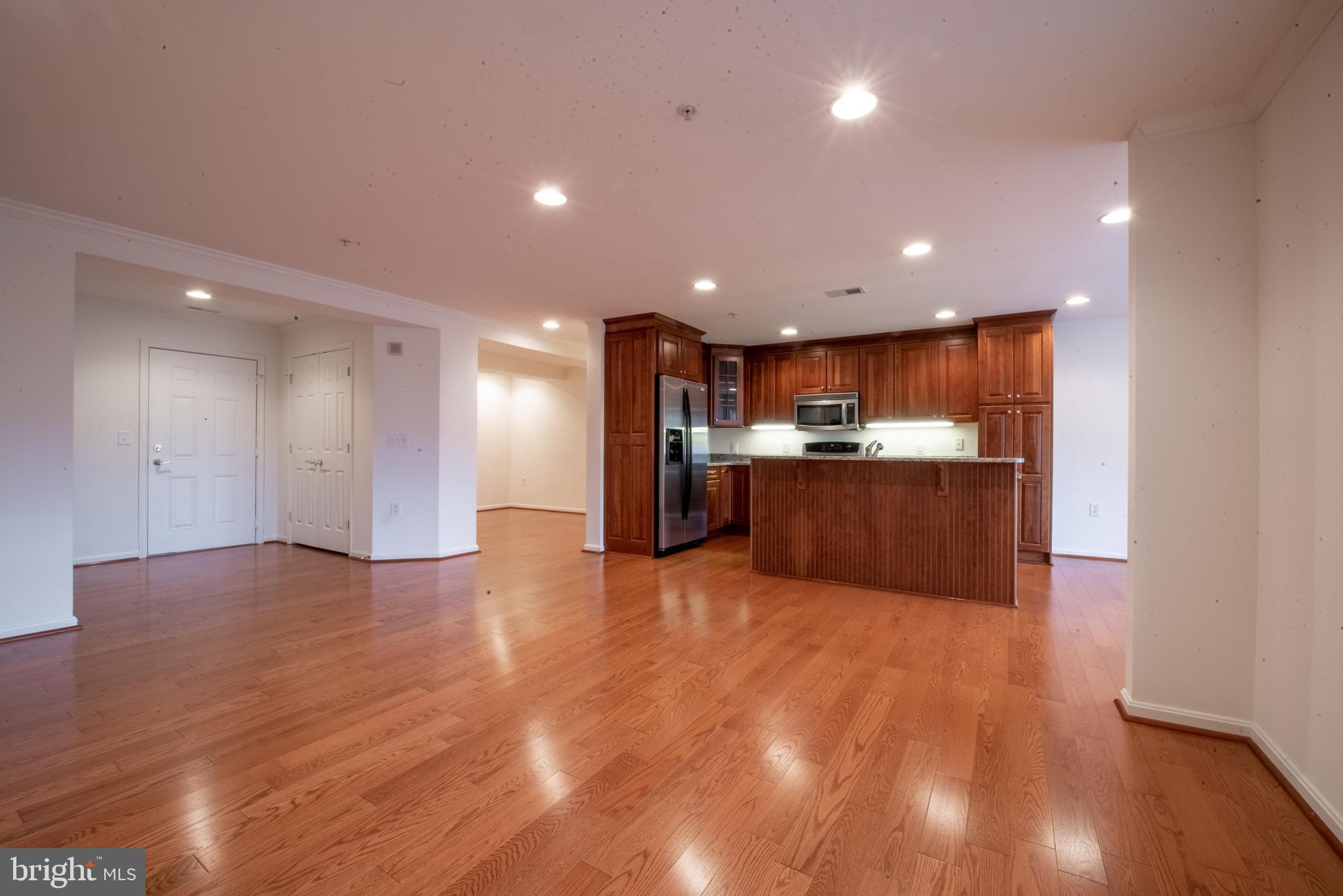 ROUNDWOOD RIDGE - Residential Lease