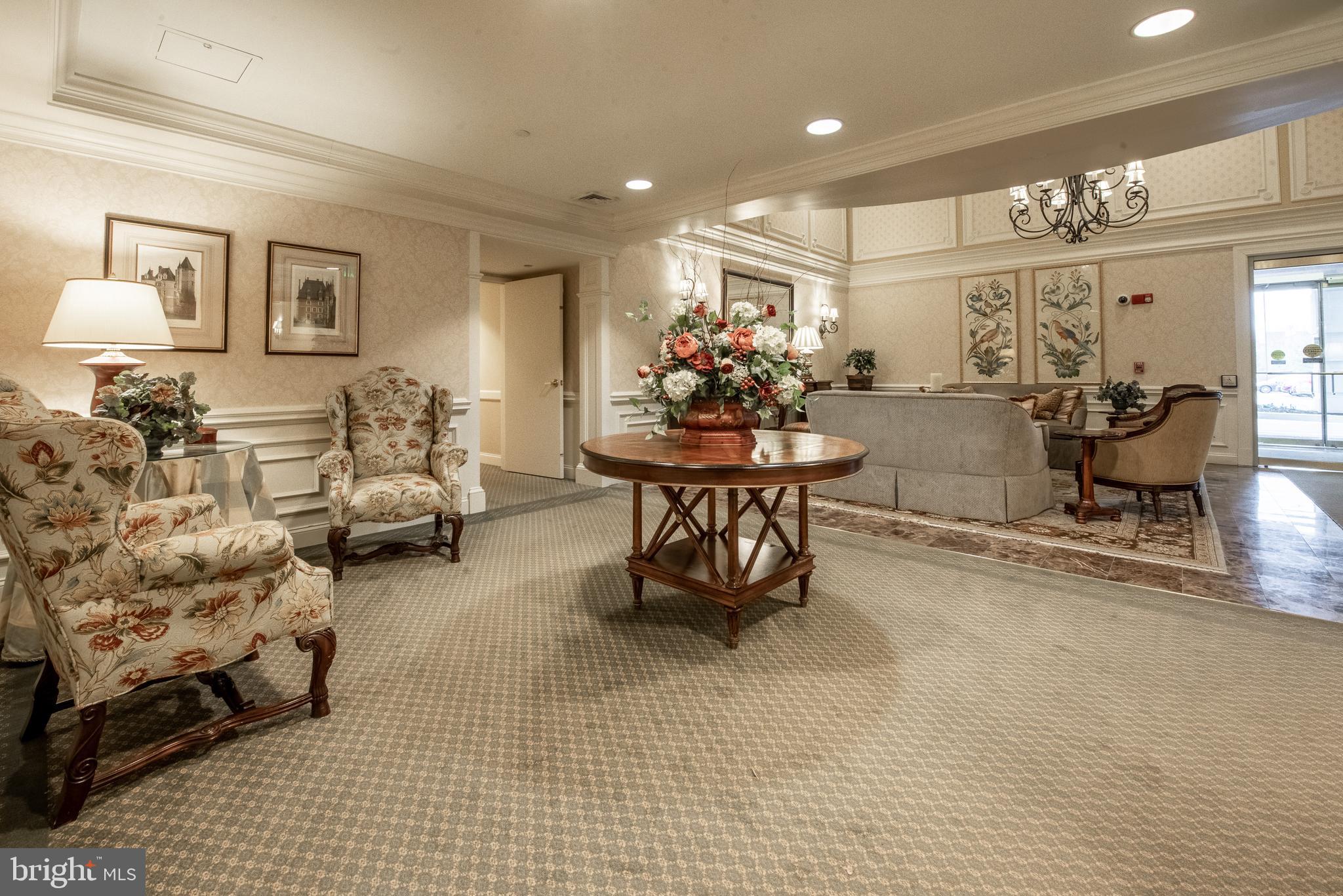 ROUNDWOOD RIDGE - Residential Lease