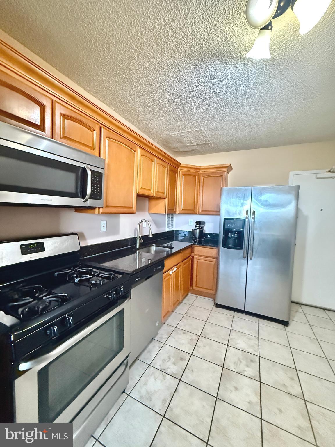 SKYLINE PLAZA - Residential