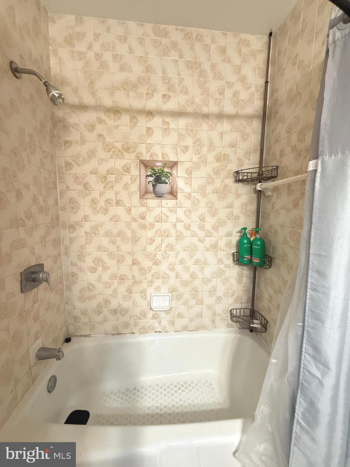 SKYLINE PLAZA - Residential