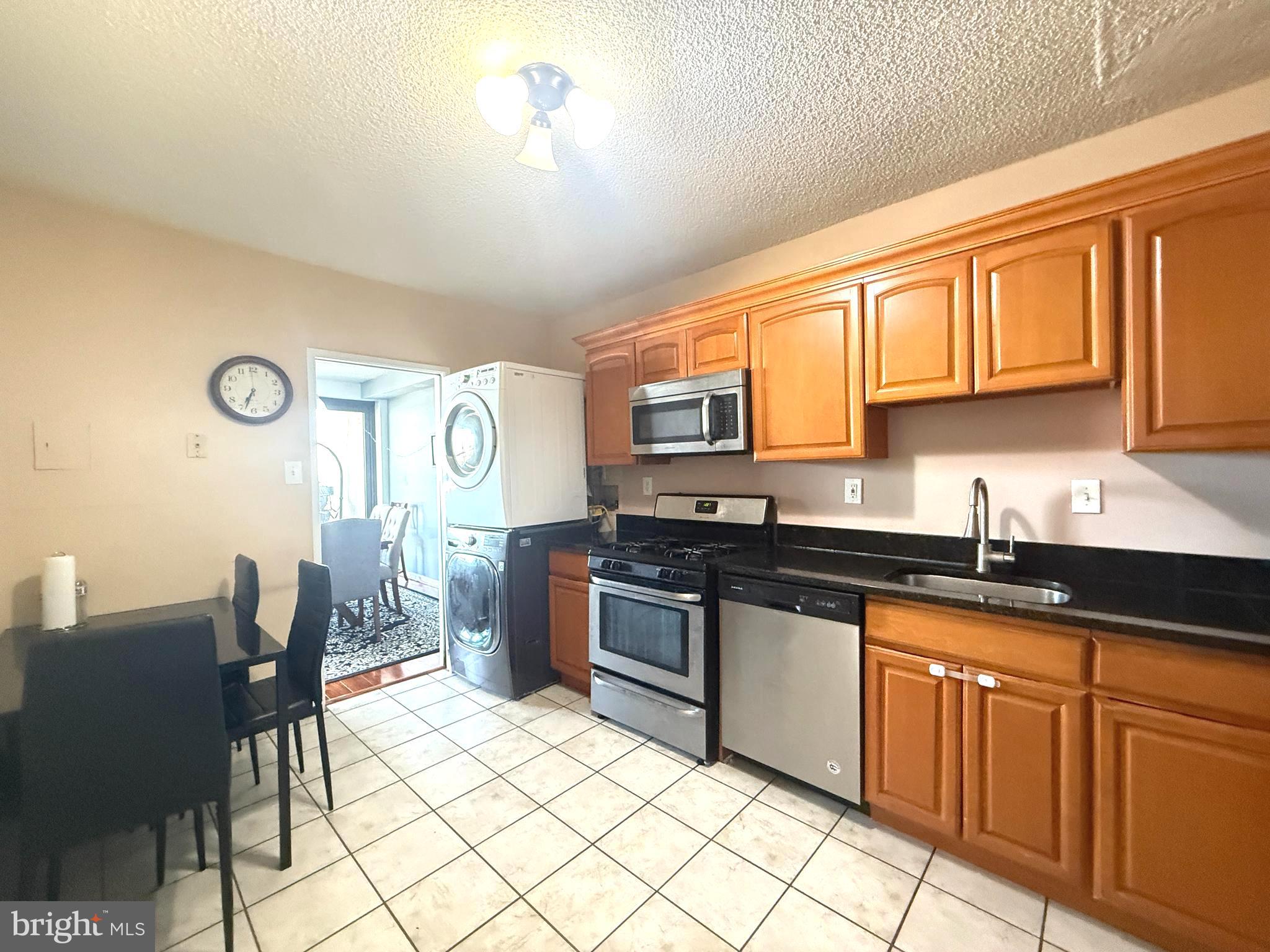 SKYLINE PLAZA - Residential