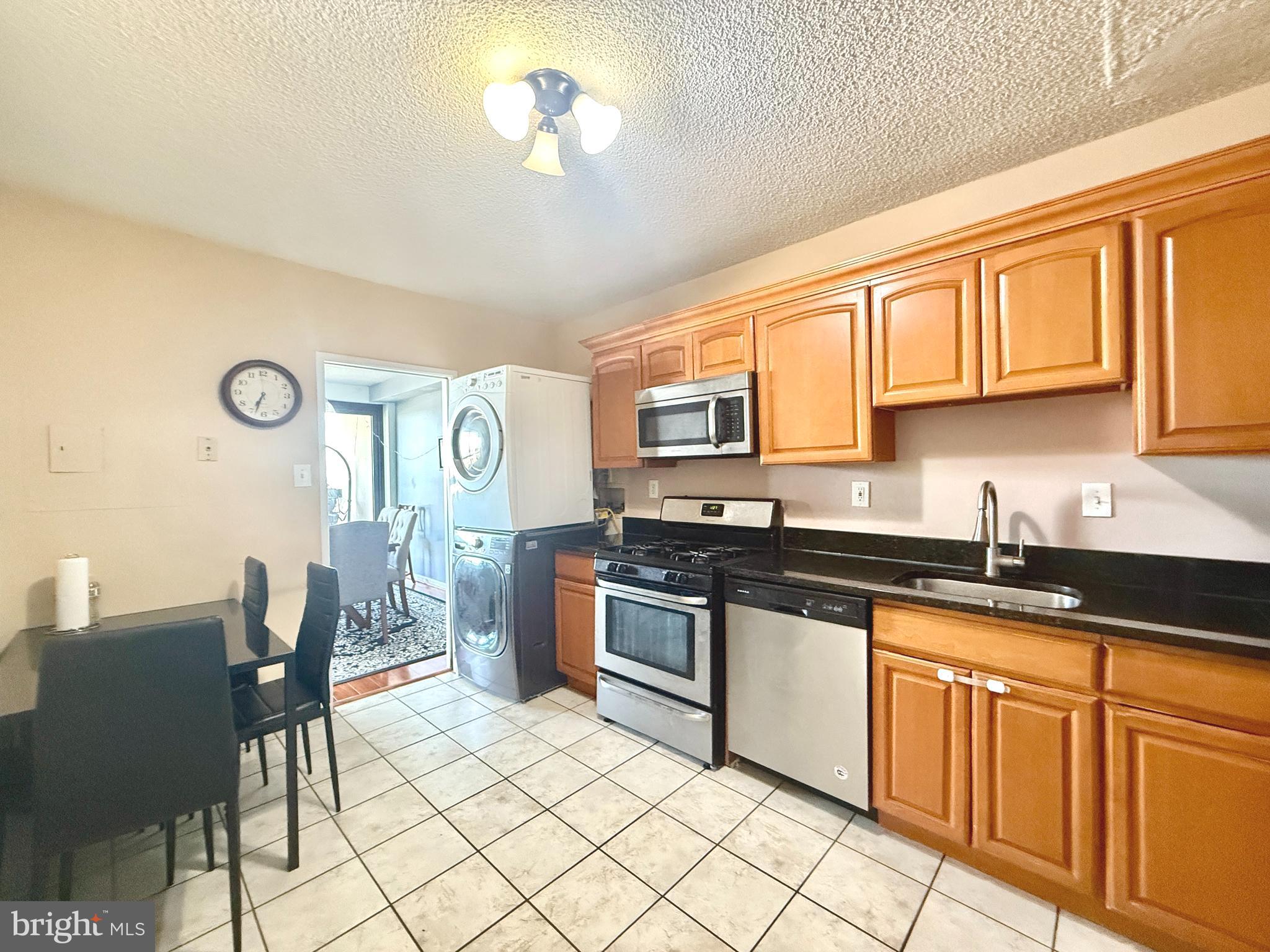 SKYLINE PLAZA - Residential