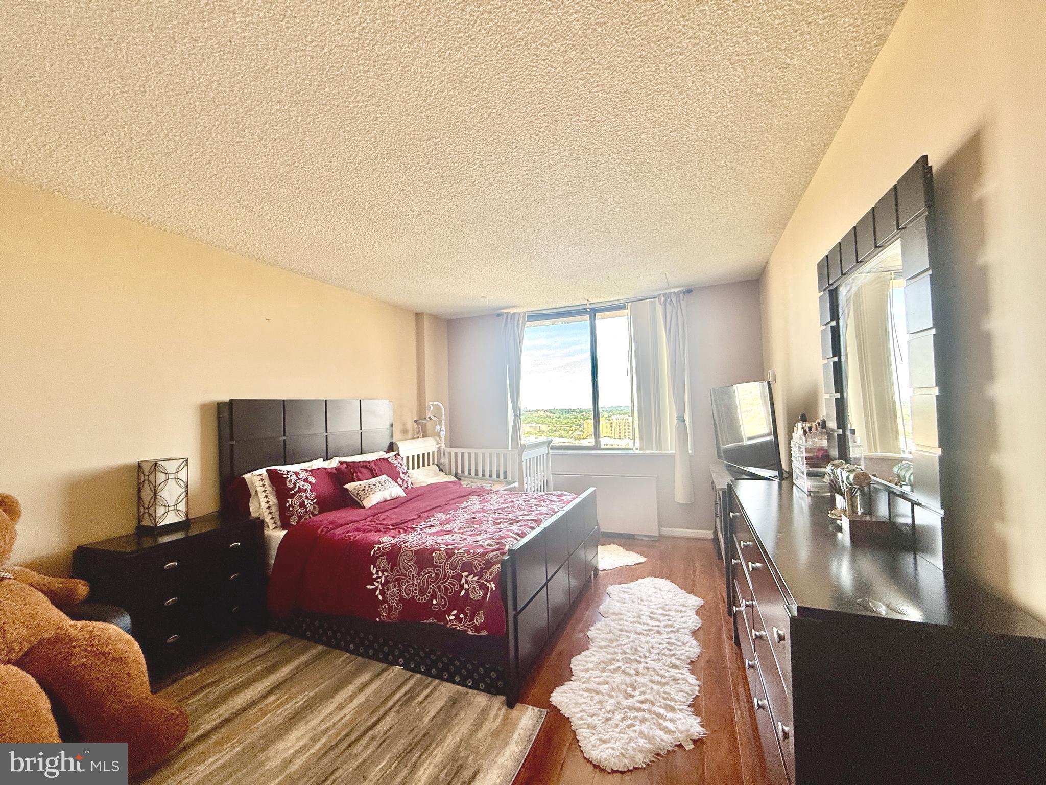 SKYLINE PLAZA - Residential