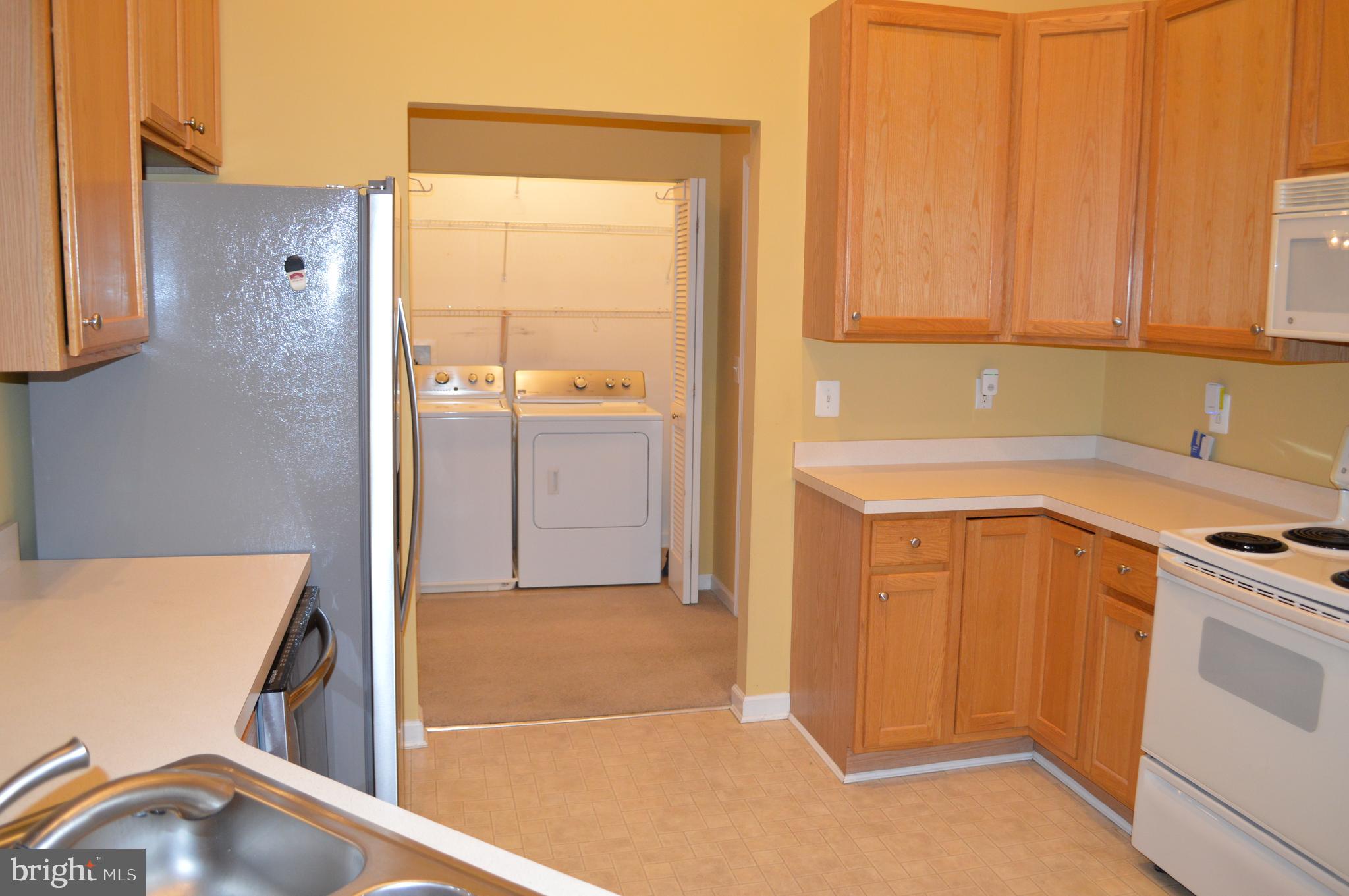 WINDSOR AT PERRY HALL FARMS - Residential