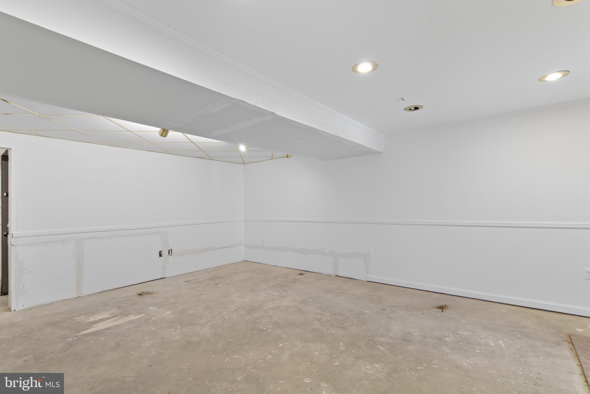 CHASE MANOR - Residential