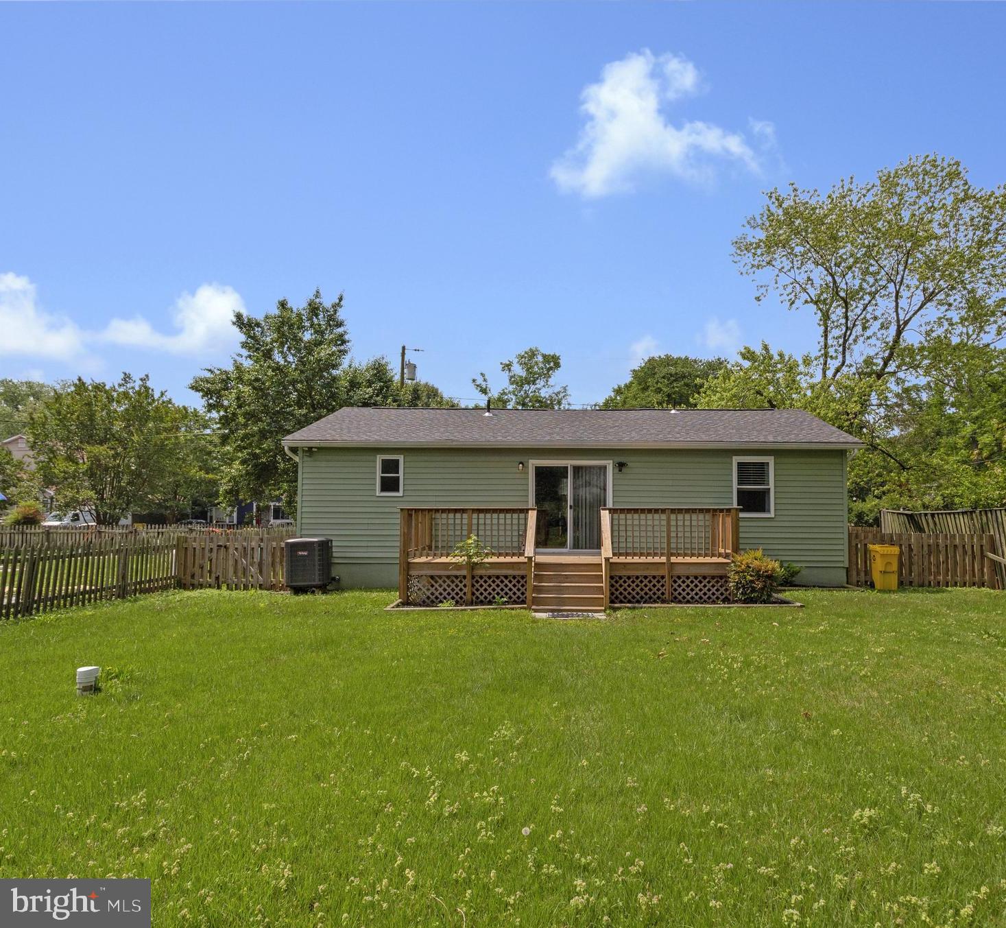 WOODLAND BEACH - Residential