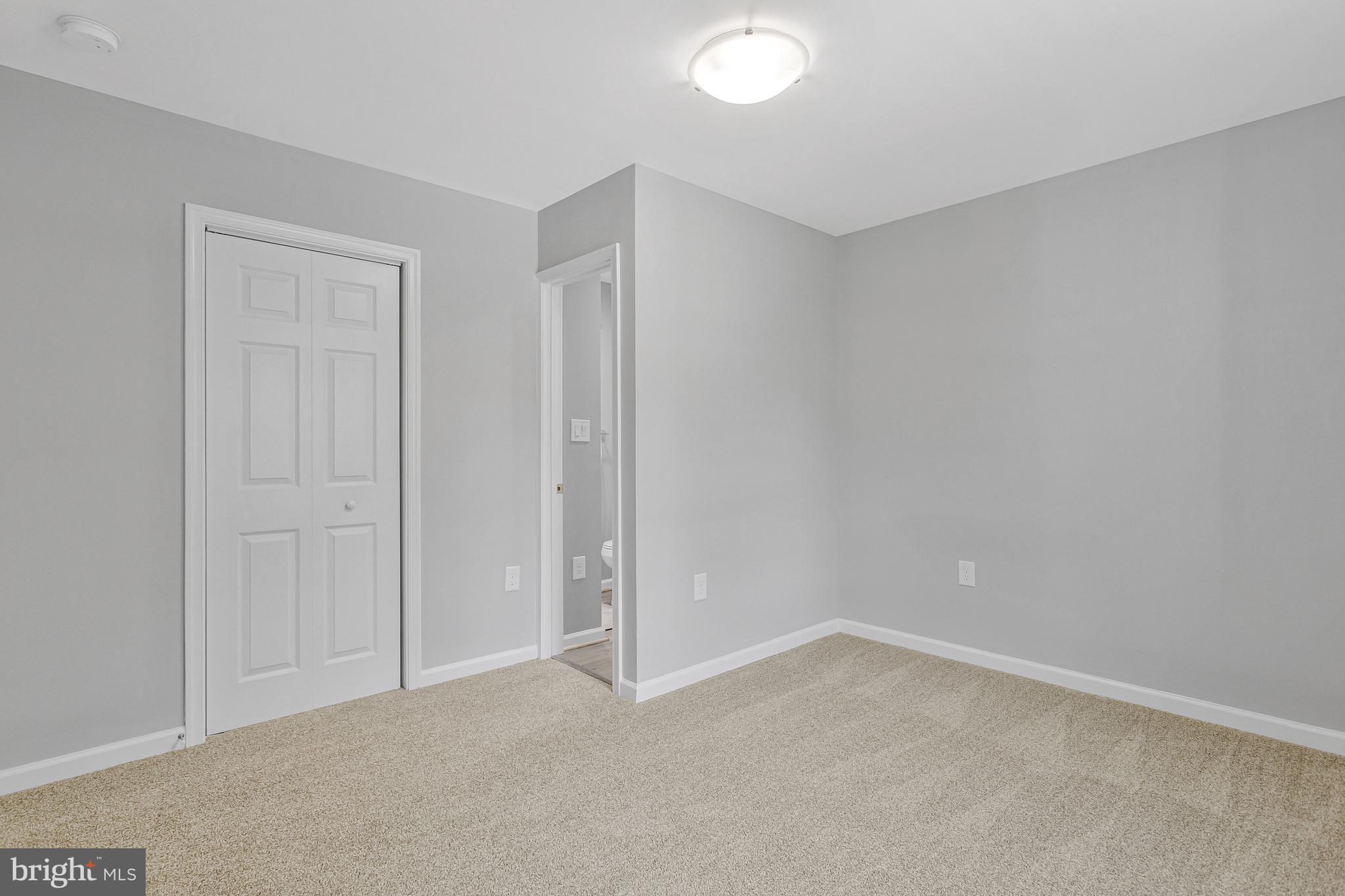 WOODLAND BEACH - Residential