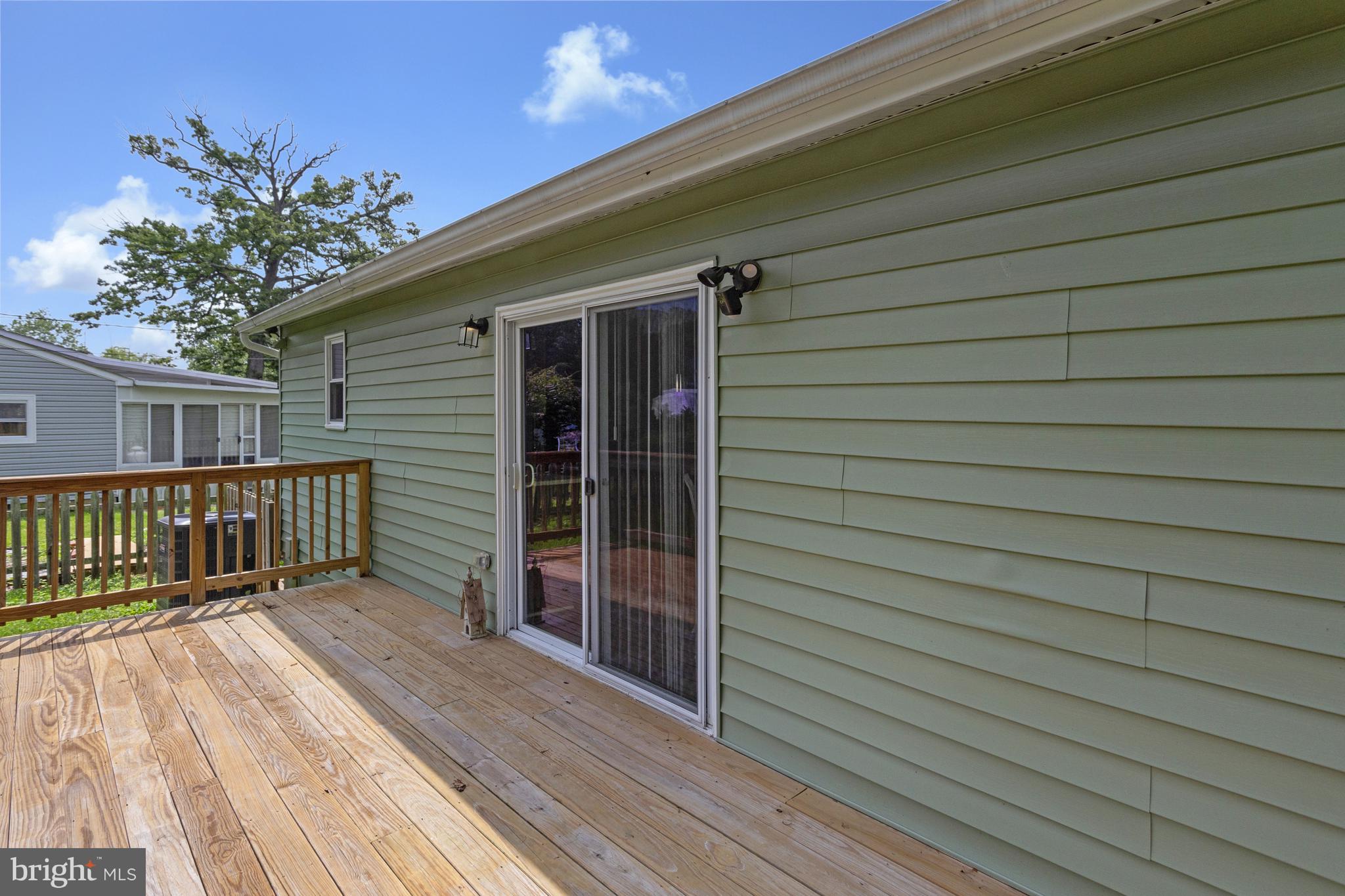 WOODLAND BEACH - Residential