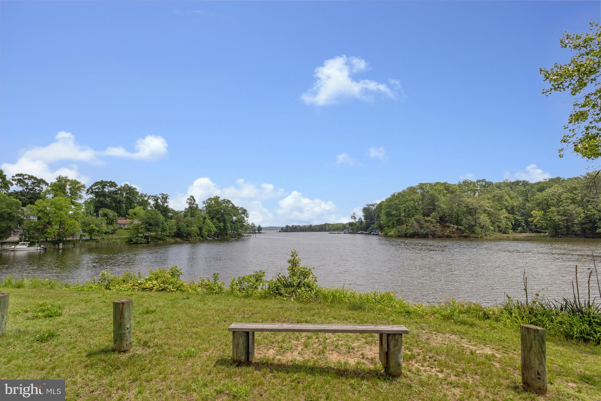 WOODLAND BEACH - Residential