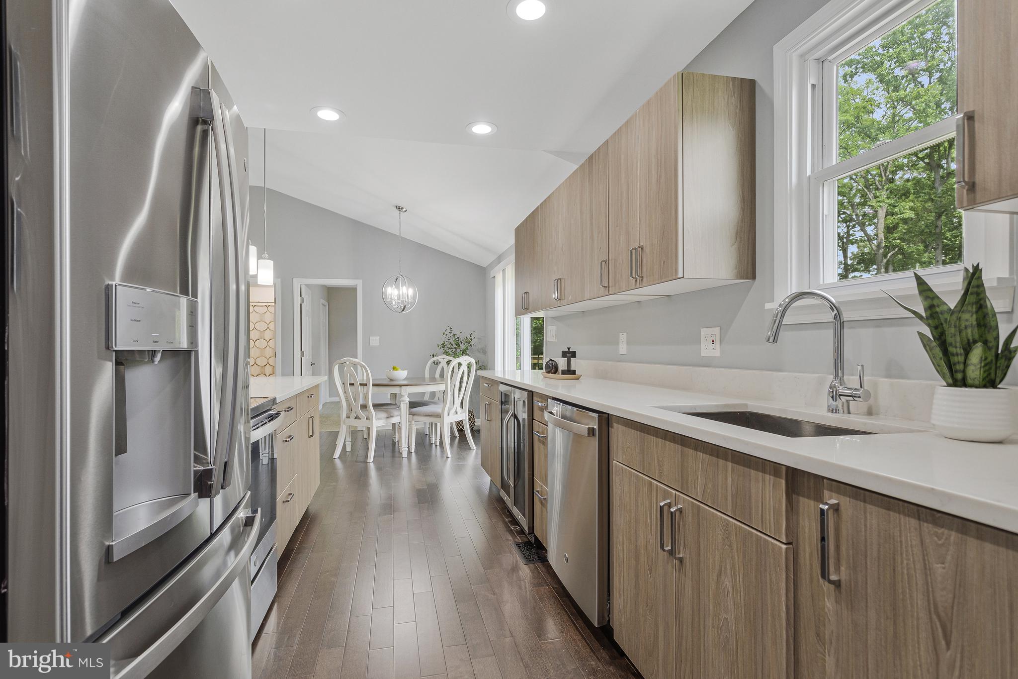 WOODLAND BEACH - Residential