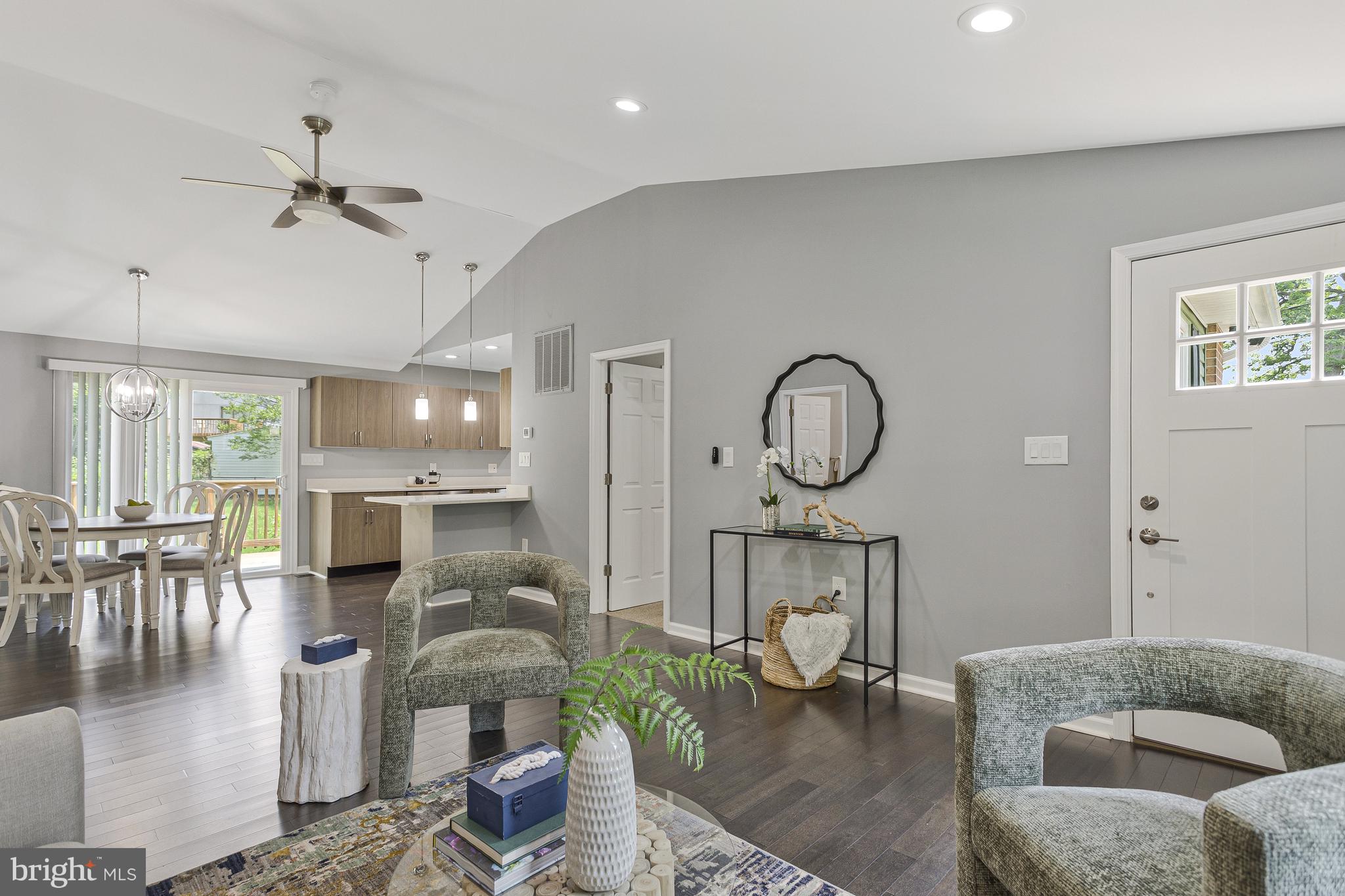 WOODLAND BEACH - Residential