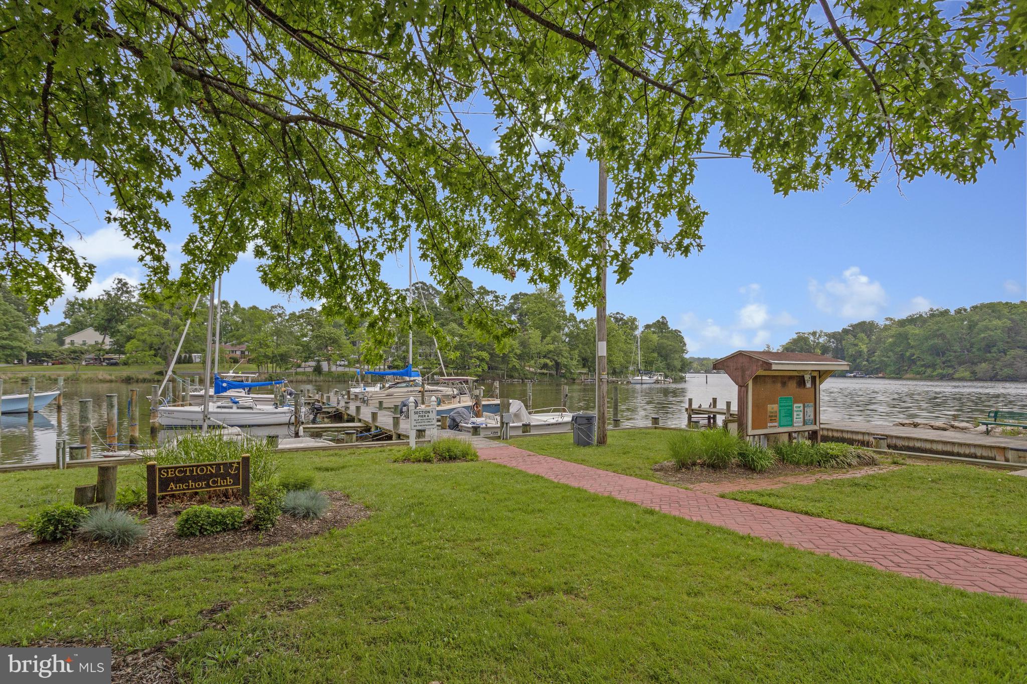 WOODLAND BEACH - Residential