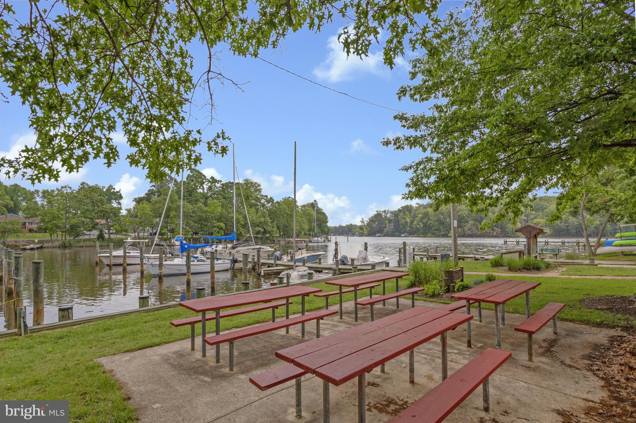 WOODLAND BEACH - Residential