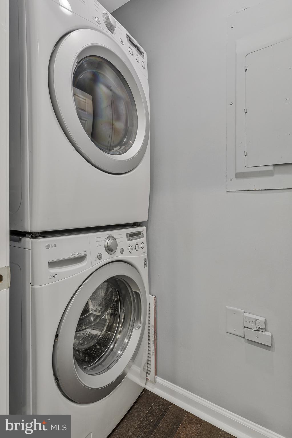 WOODLAND BEACH - Residential