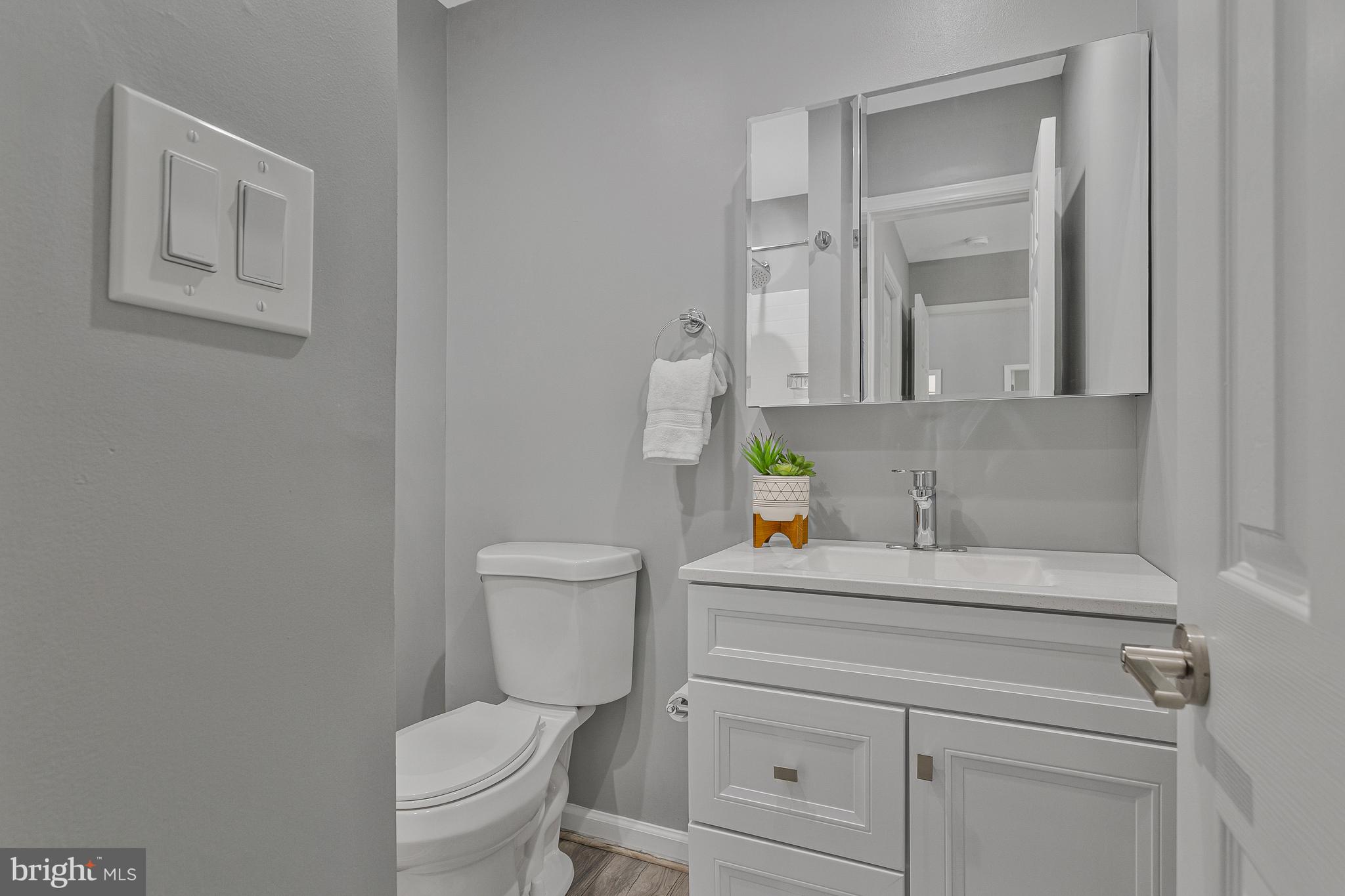 WOODLAND BEACH - Residential