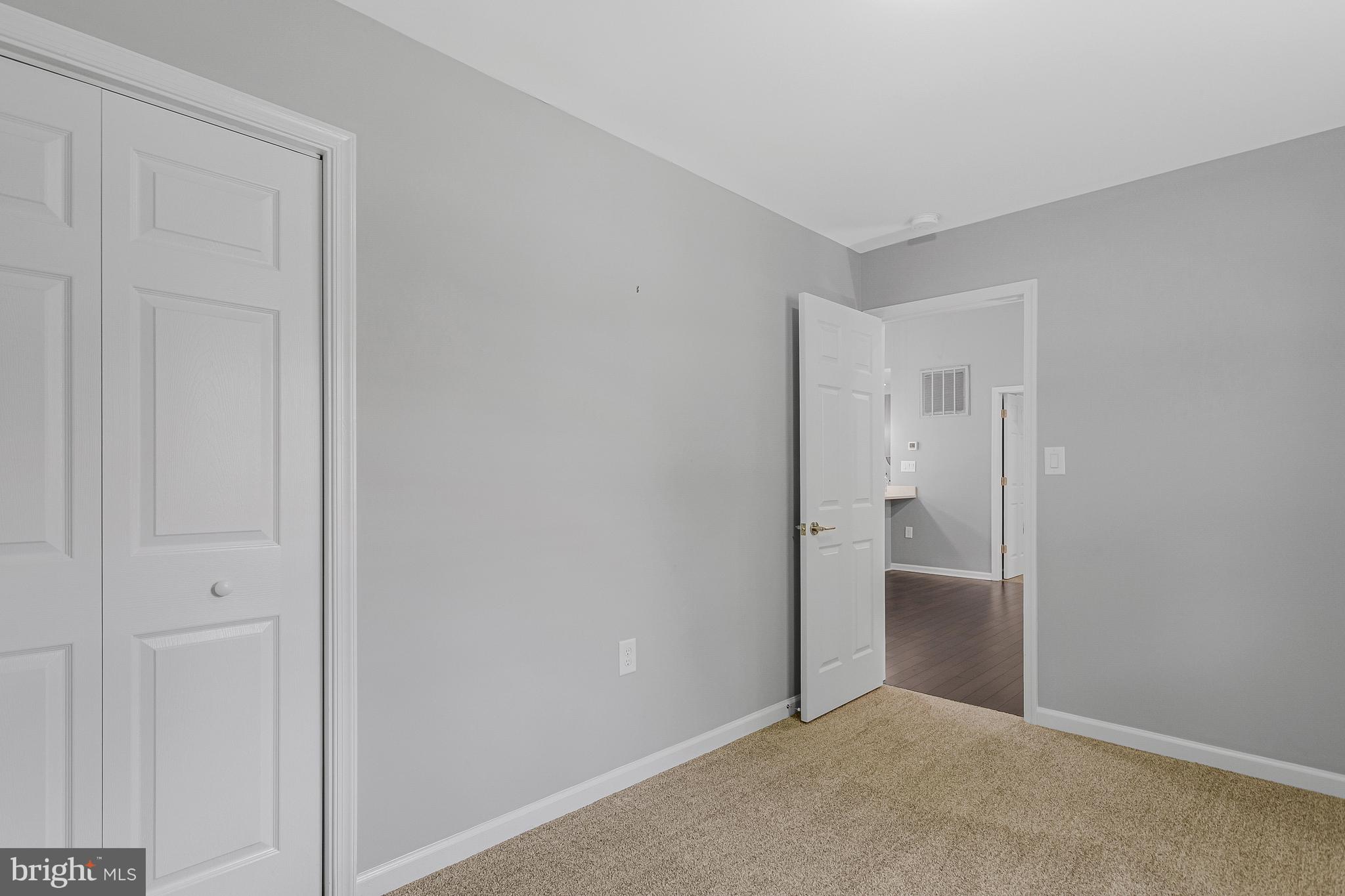 WOODLAND BEACH - Residential