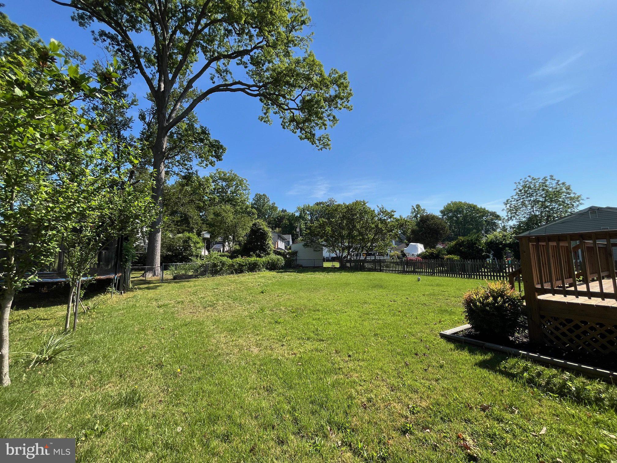 WOODLAND BEACH - Residential