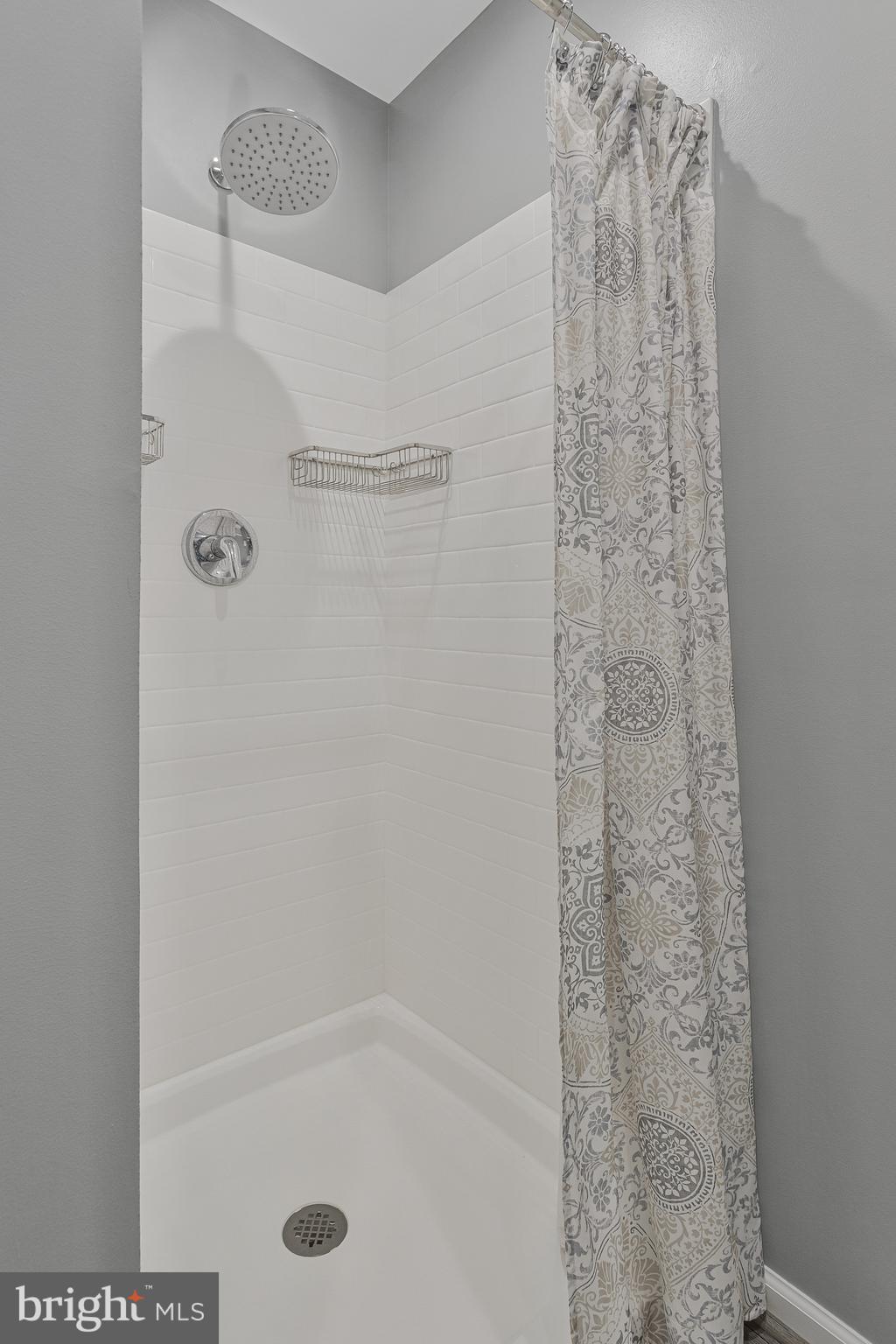 WOODLAND BEACH - Residential