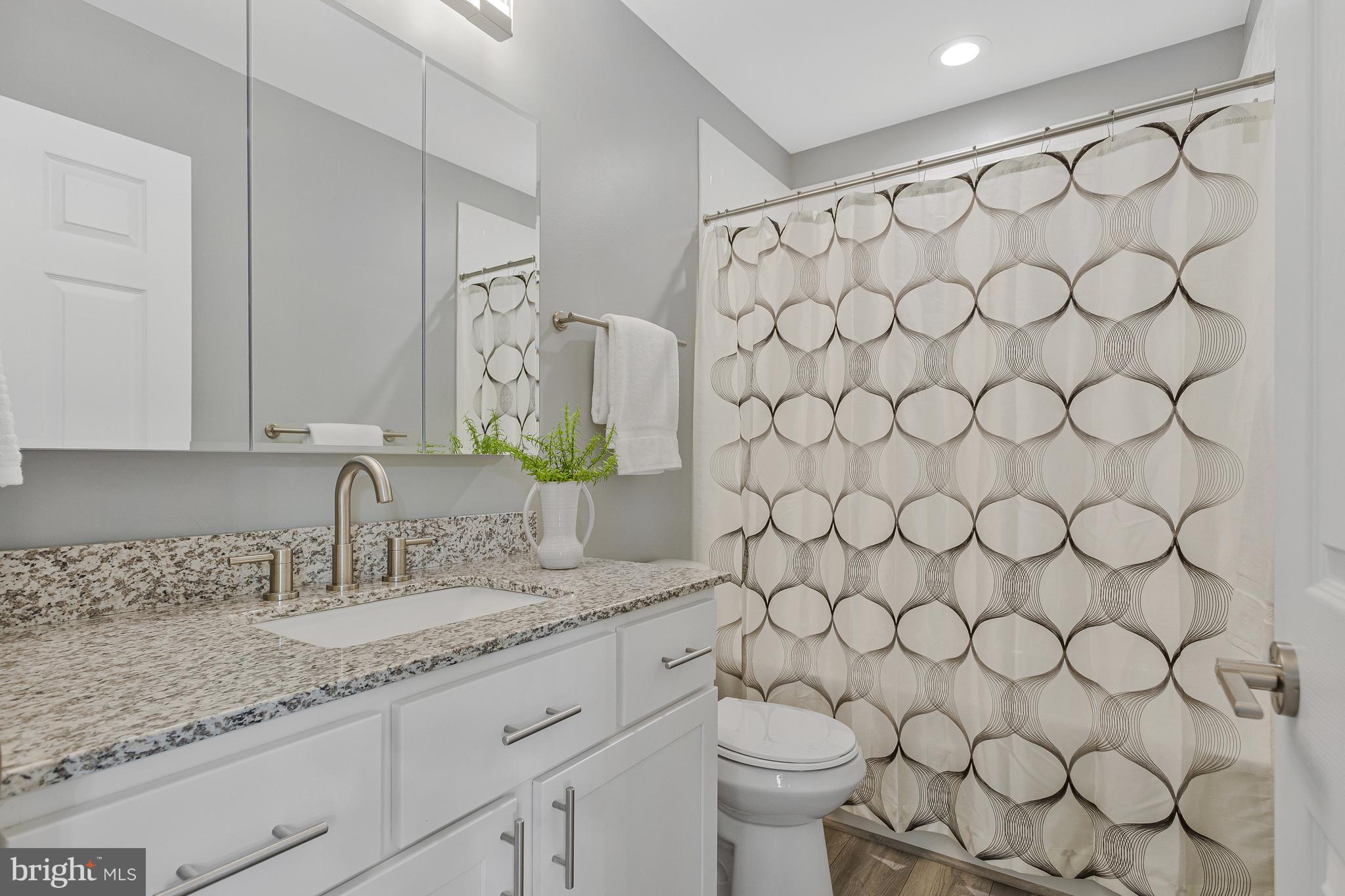 WOODLAND BEACH - Residential