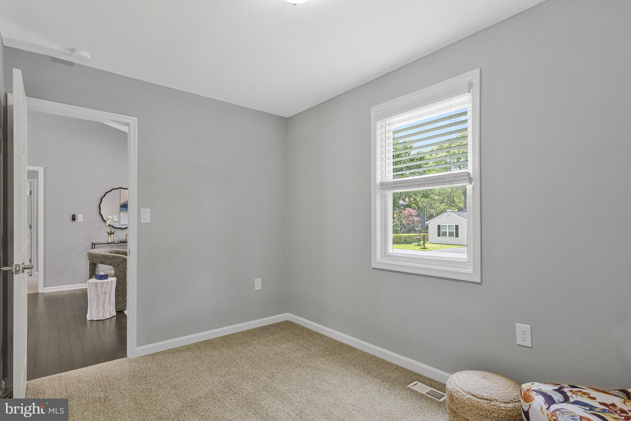 WOODLAND BEACH - Residential