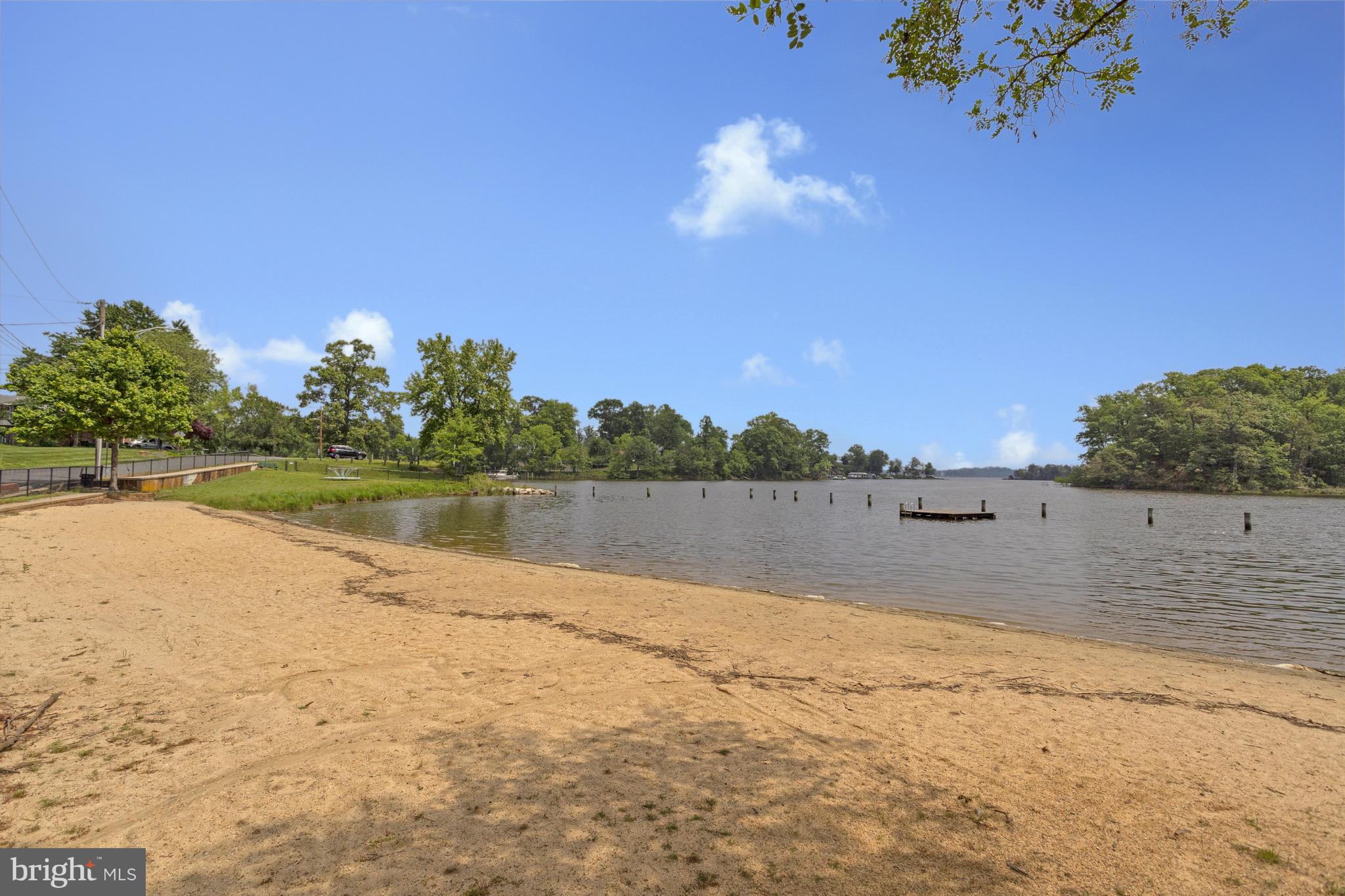 WOODLAND BEACH - Residential