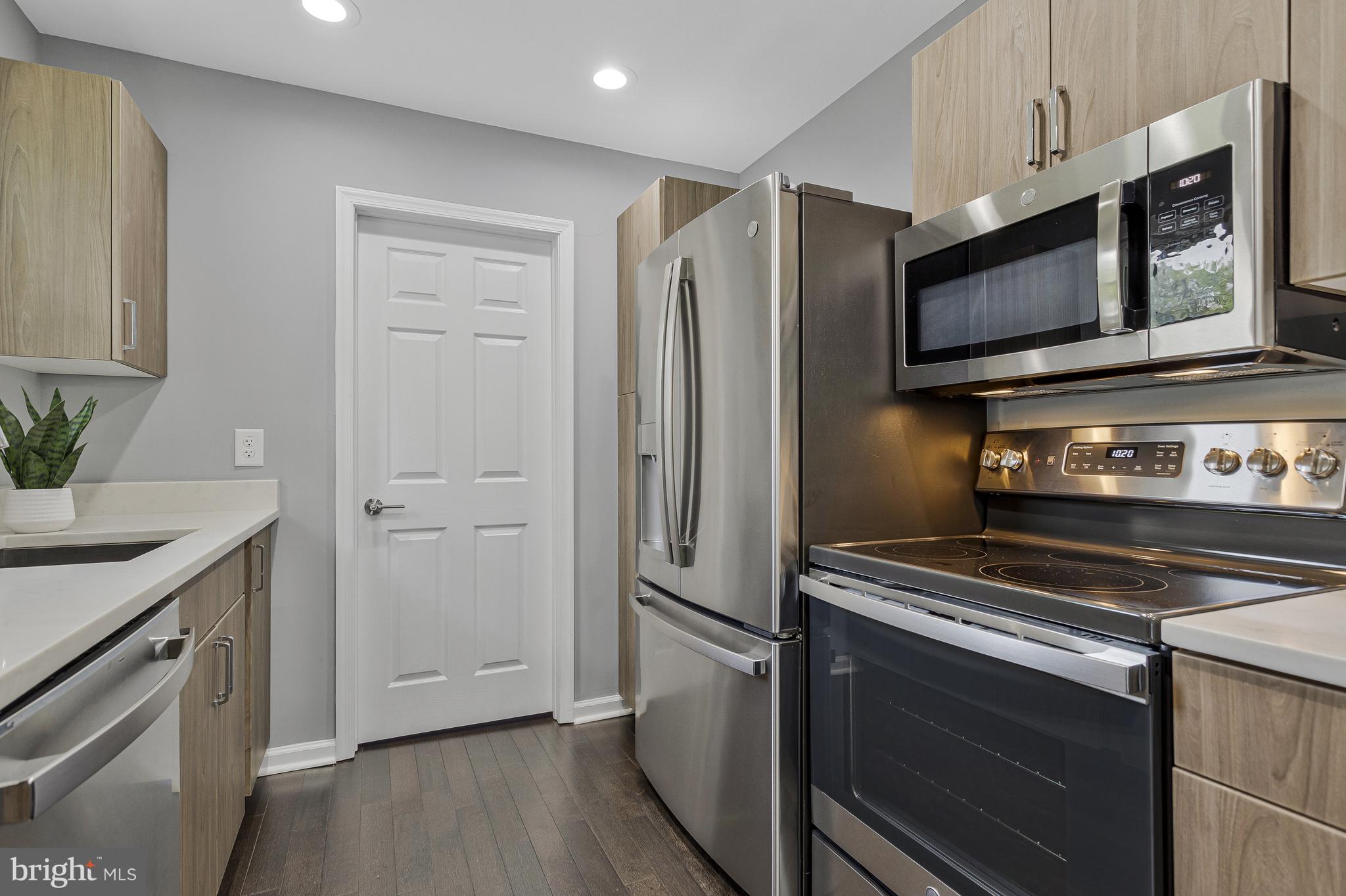 WOODLAND BEACH - Residential