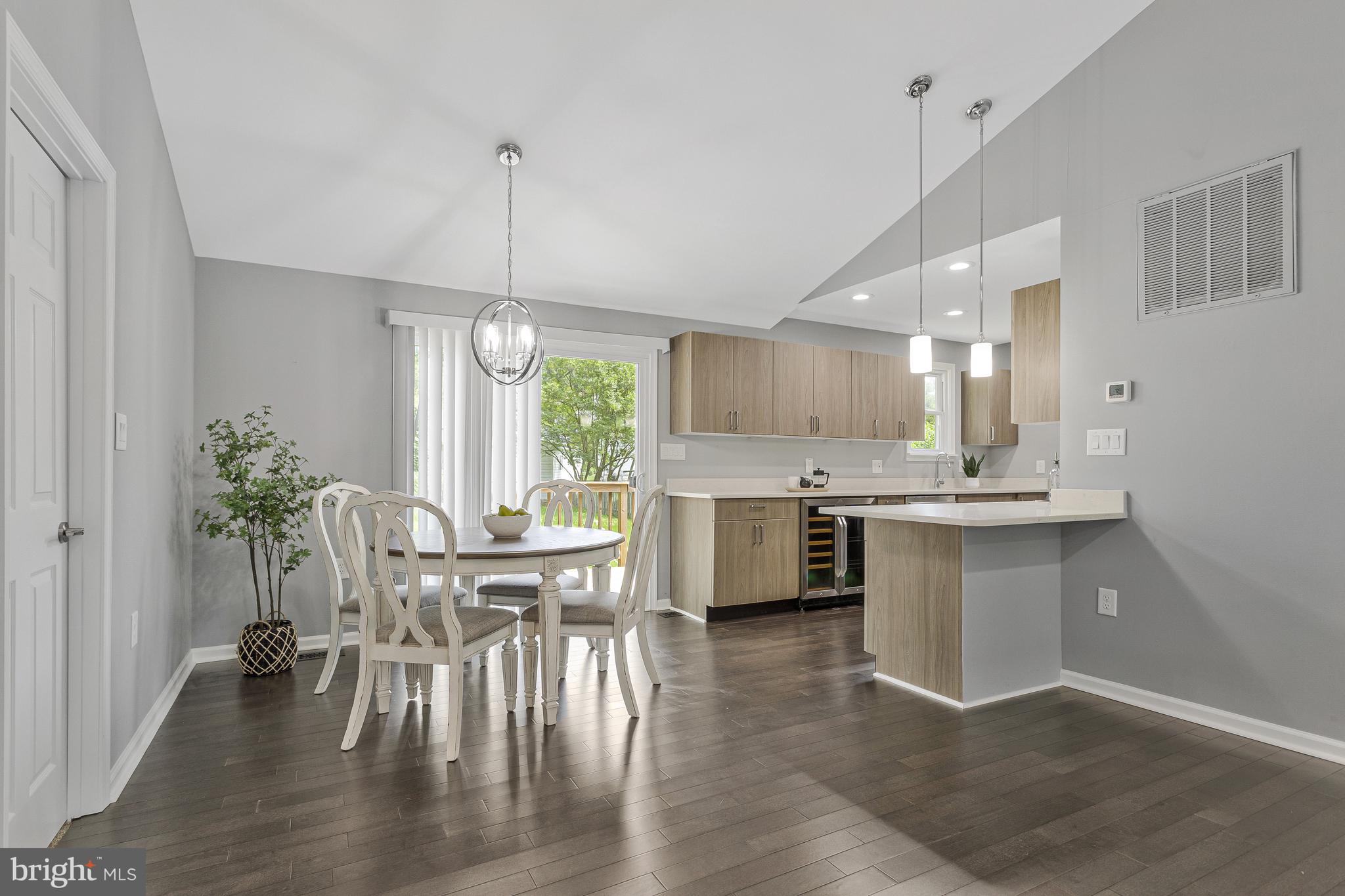 WOODLAND BEACH - Residential