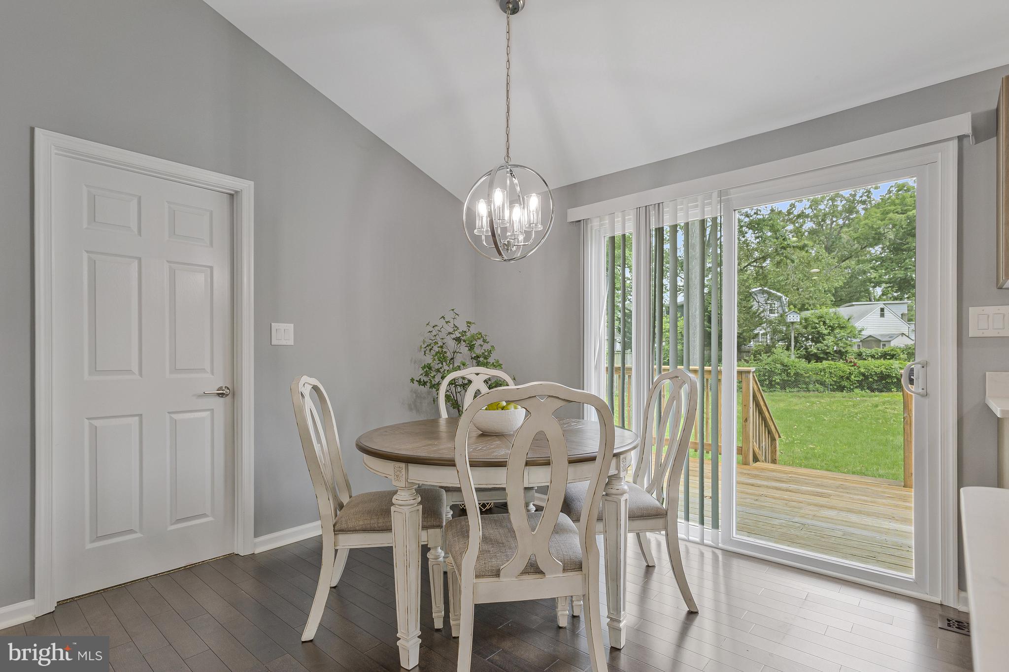 WOODLAND BEACH - Residential