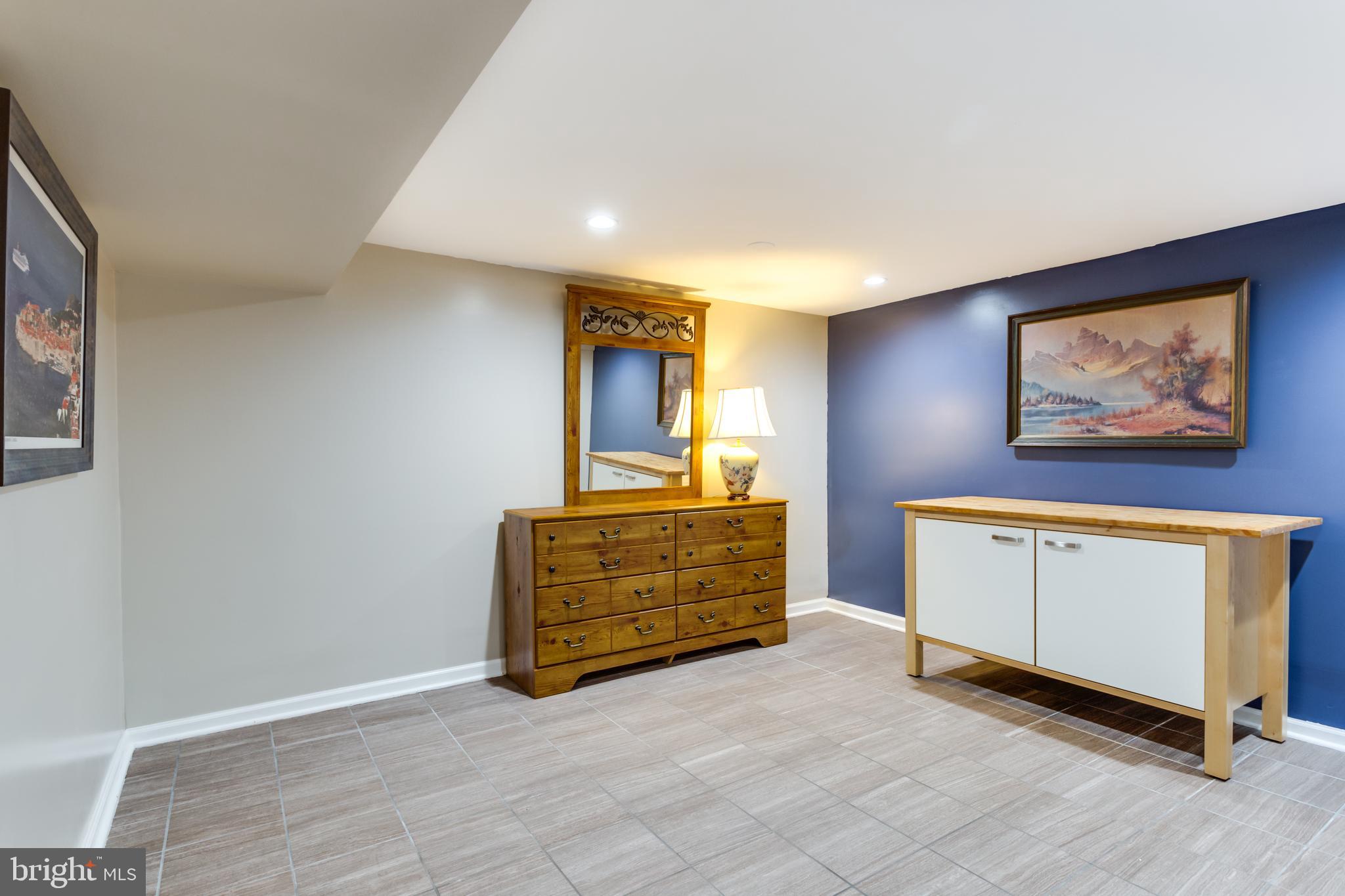 GLENMONT HILLS - Residential