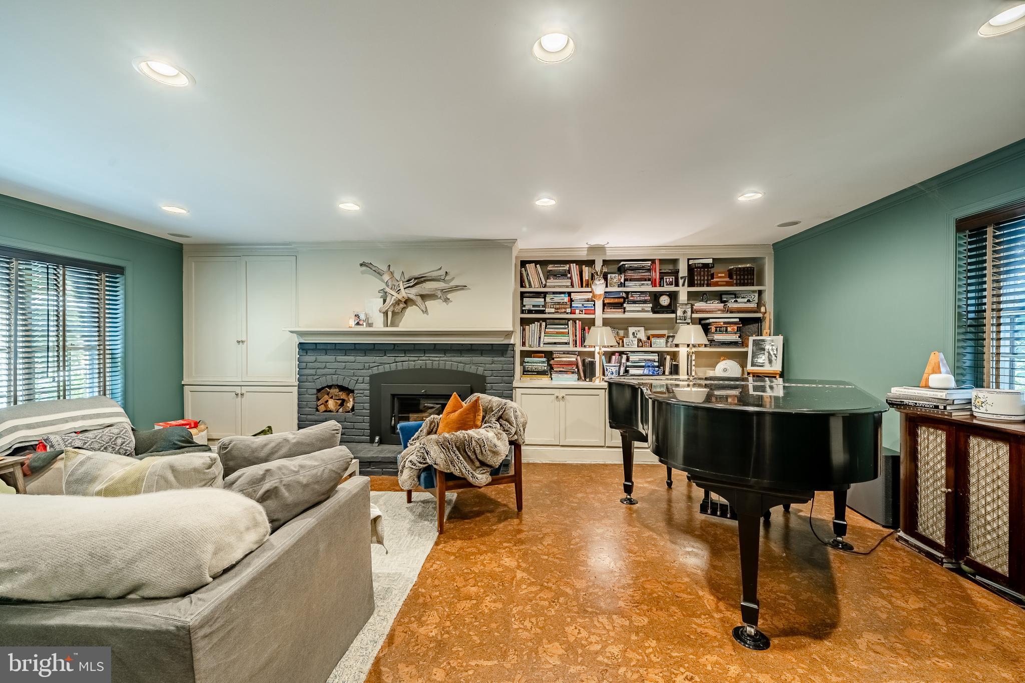 GLADWYNE - Residential