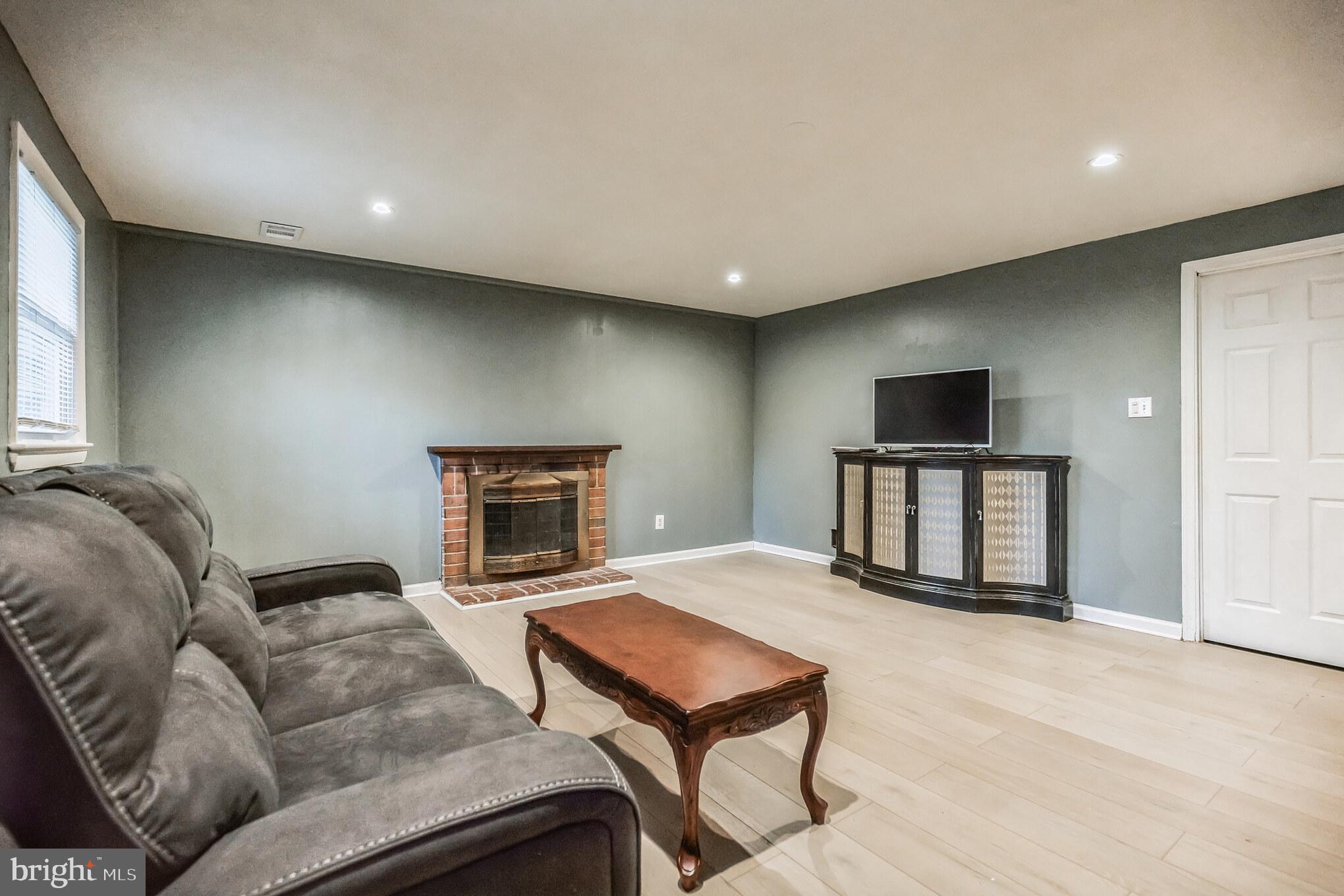 NORTH POTOMAC VISTA - Residential