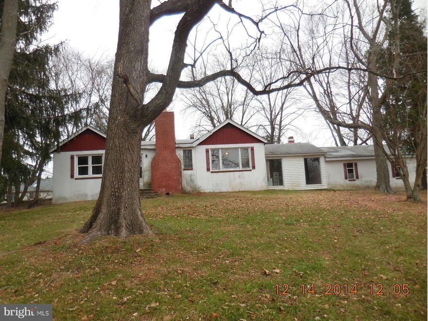 PROPERTY IS BEING SOLD AS-IS, SELLER MAKES NO REPAIRS! PROPERTY NEEDS WORK! 3 BED, 1 BATH, LARGE LOT. WOODED AREA. PLEASE CALL  WITH ANY QUESTIONS AND SHOWING